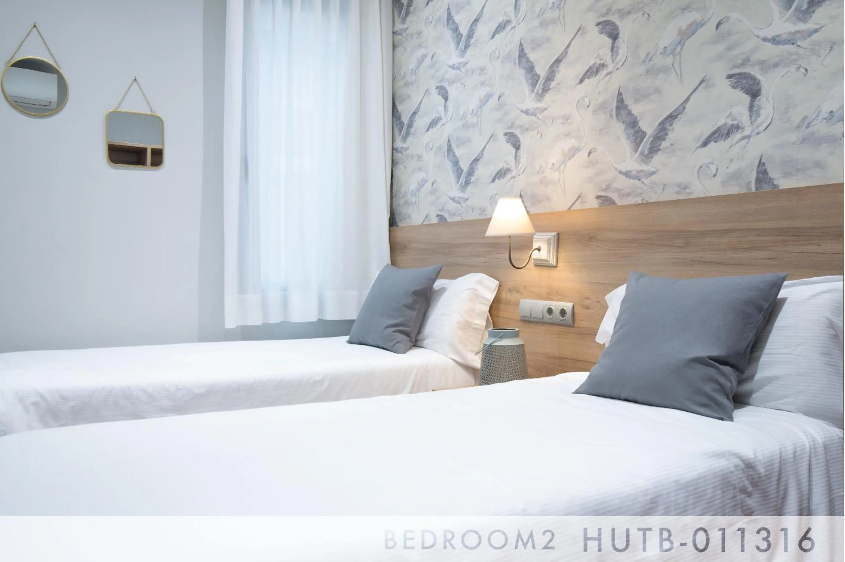 Bed in Suite Place Barcelona Còrsega