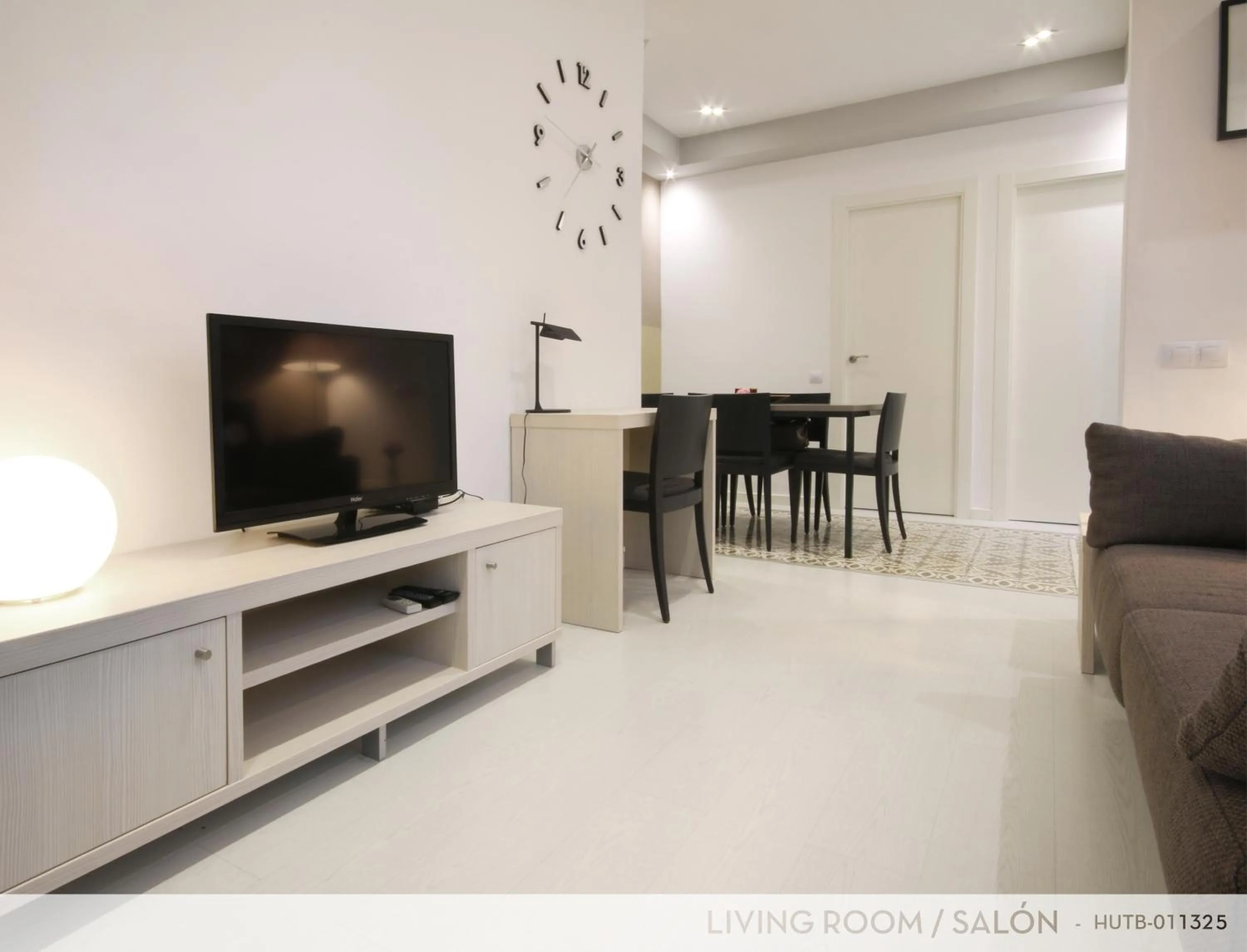 Photo of the whole room in Suite Place Barcelona Còrsega