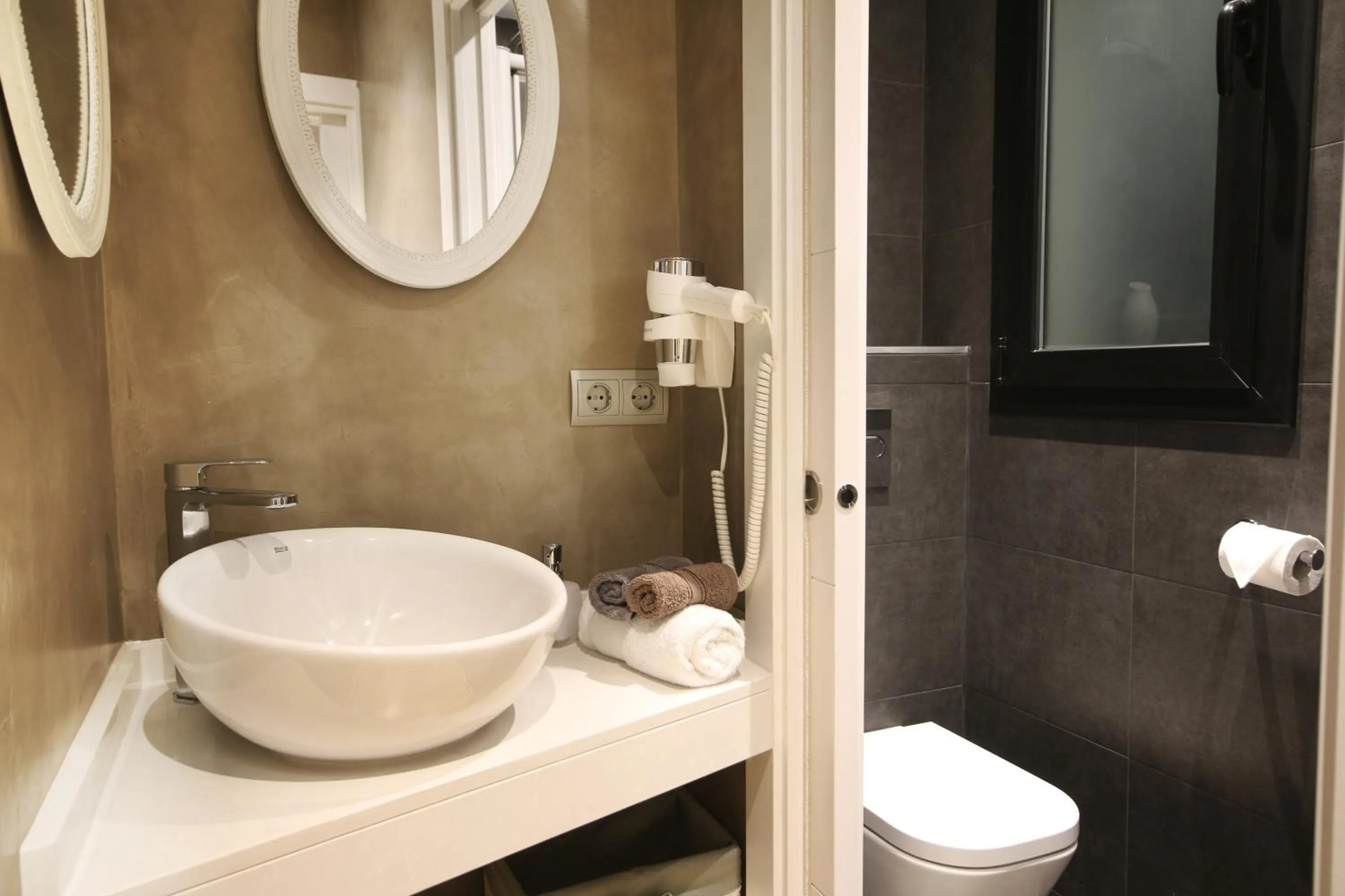 Bathroom in Suite Place Barcelona Còrsega