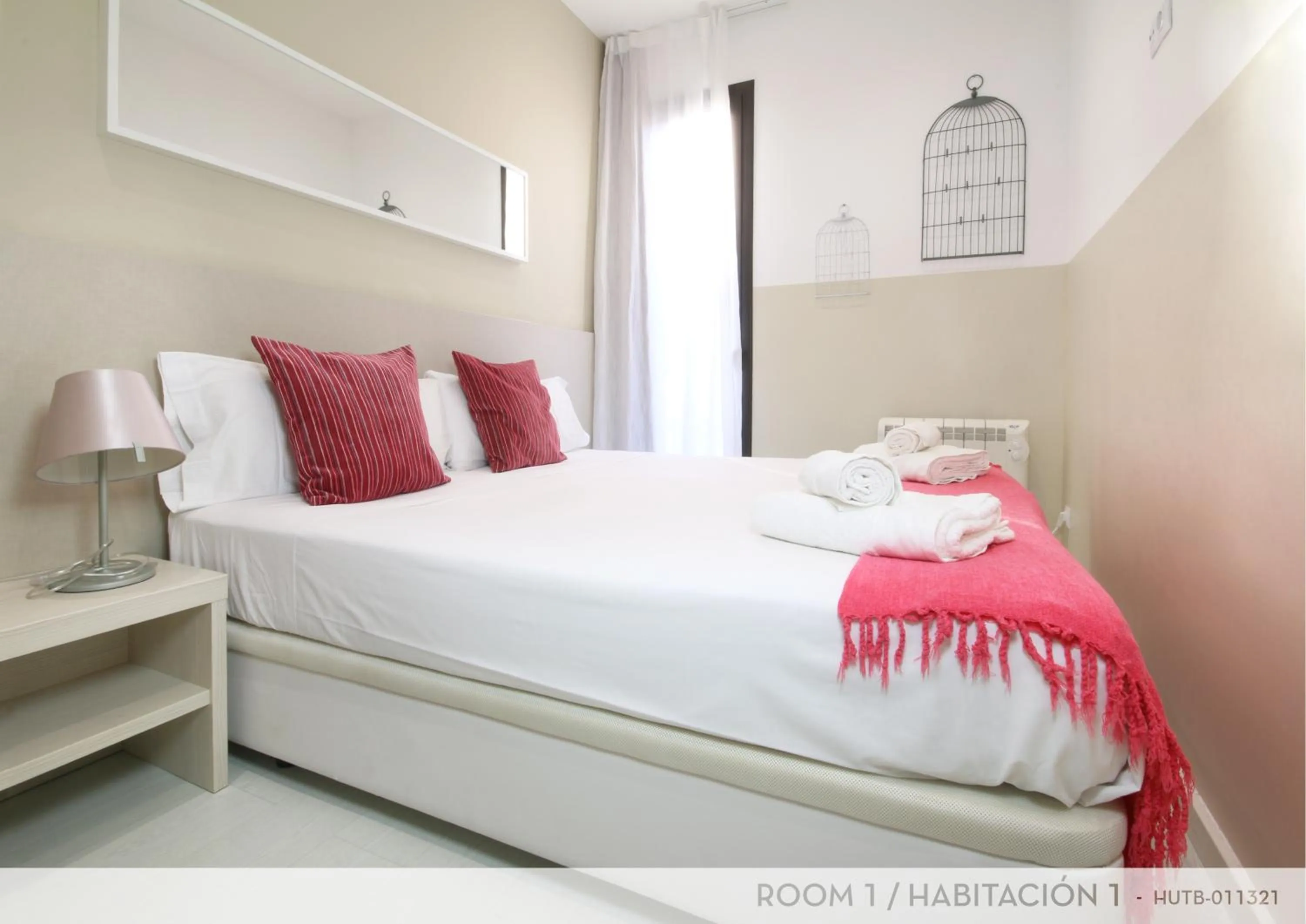 Bed in Suite Place Barcelona Còrsega