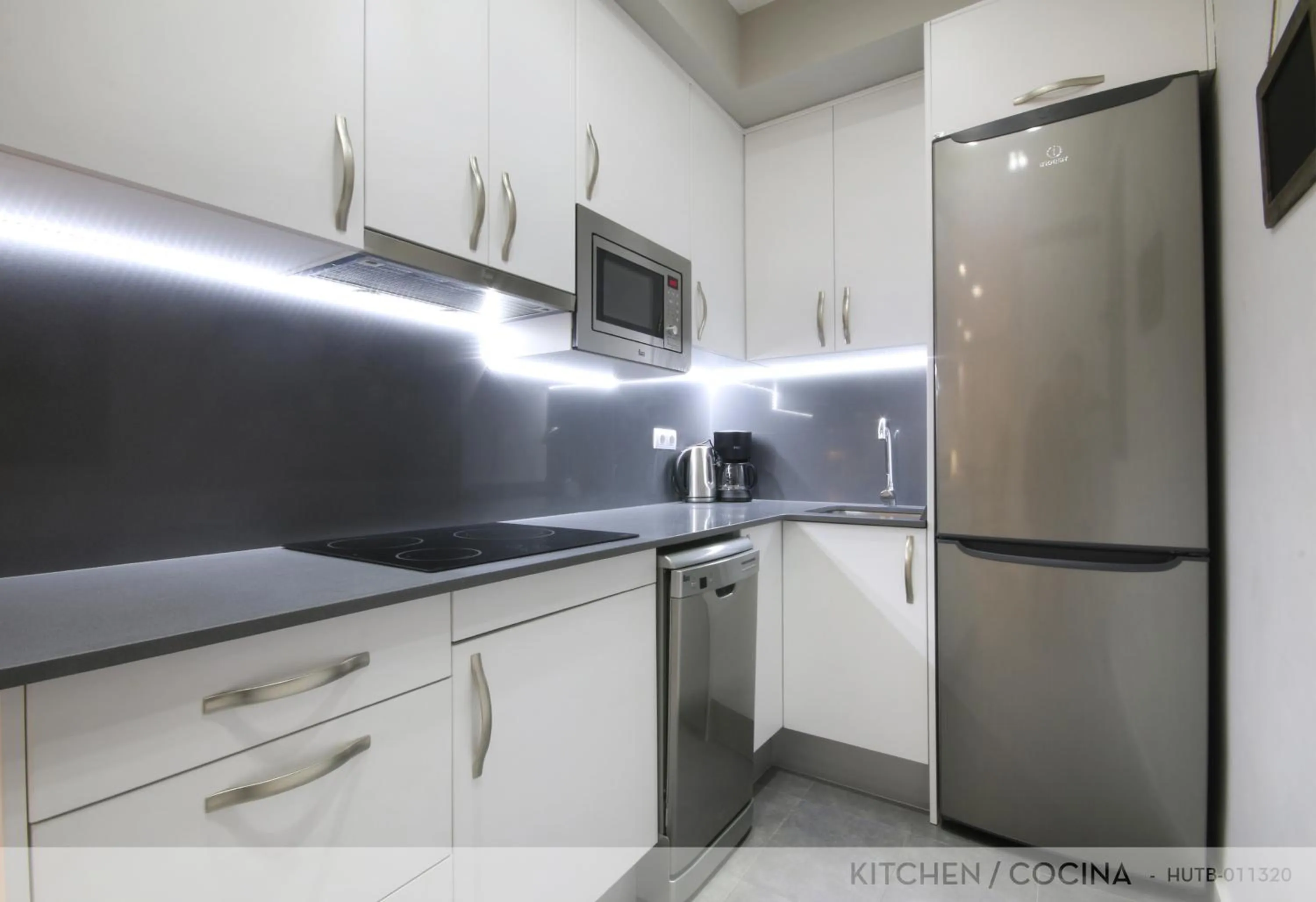 Kitchen or kitchenette in Suite Place Barcelona Còrsega