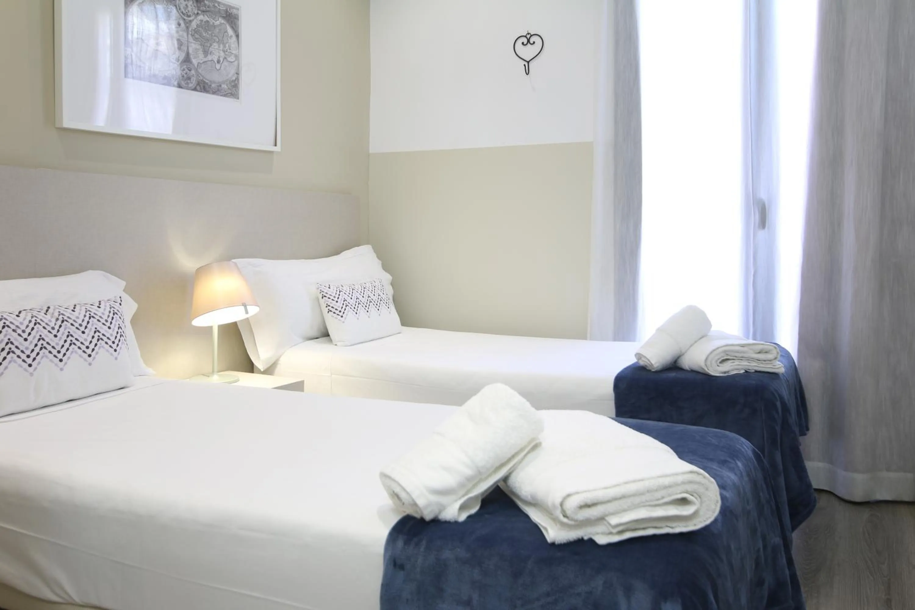 Bed in Suite Place Barcelona Còrsega