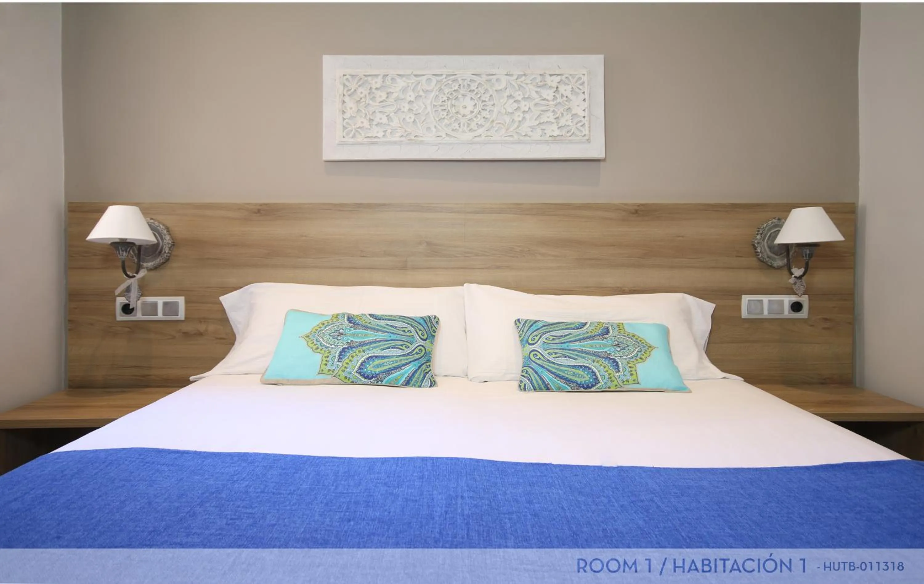 Bed in Suite Place Barcelona Còrsega