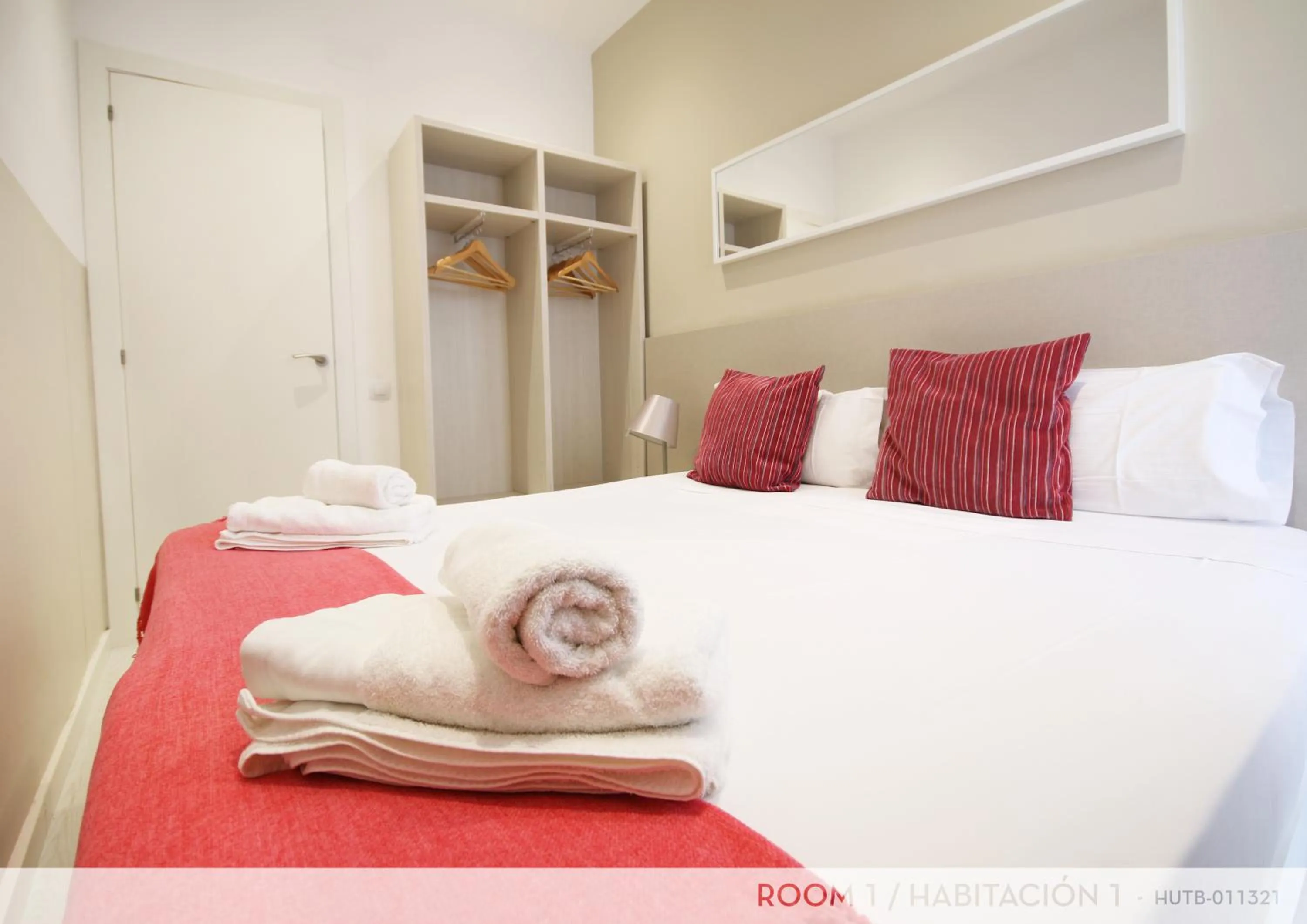 Bed in Suite Place Barcelona Còrsega