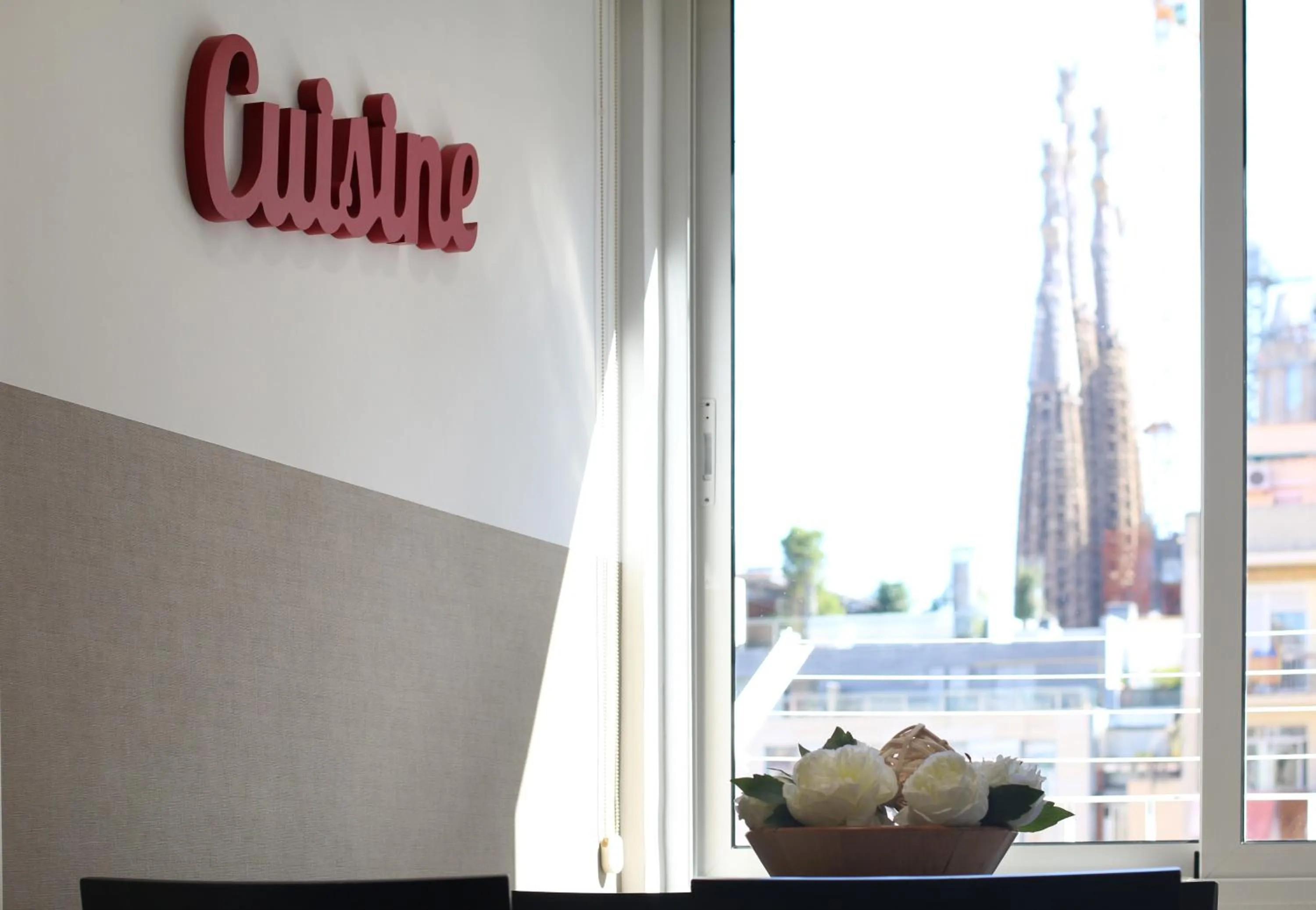 Dining area in Suite Place Barcelona Còrsega