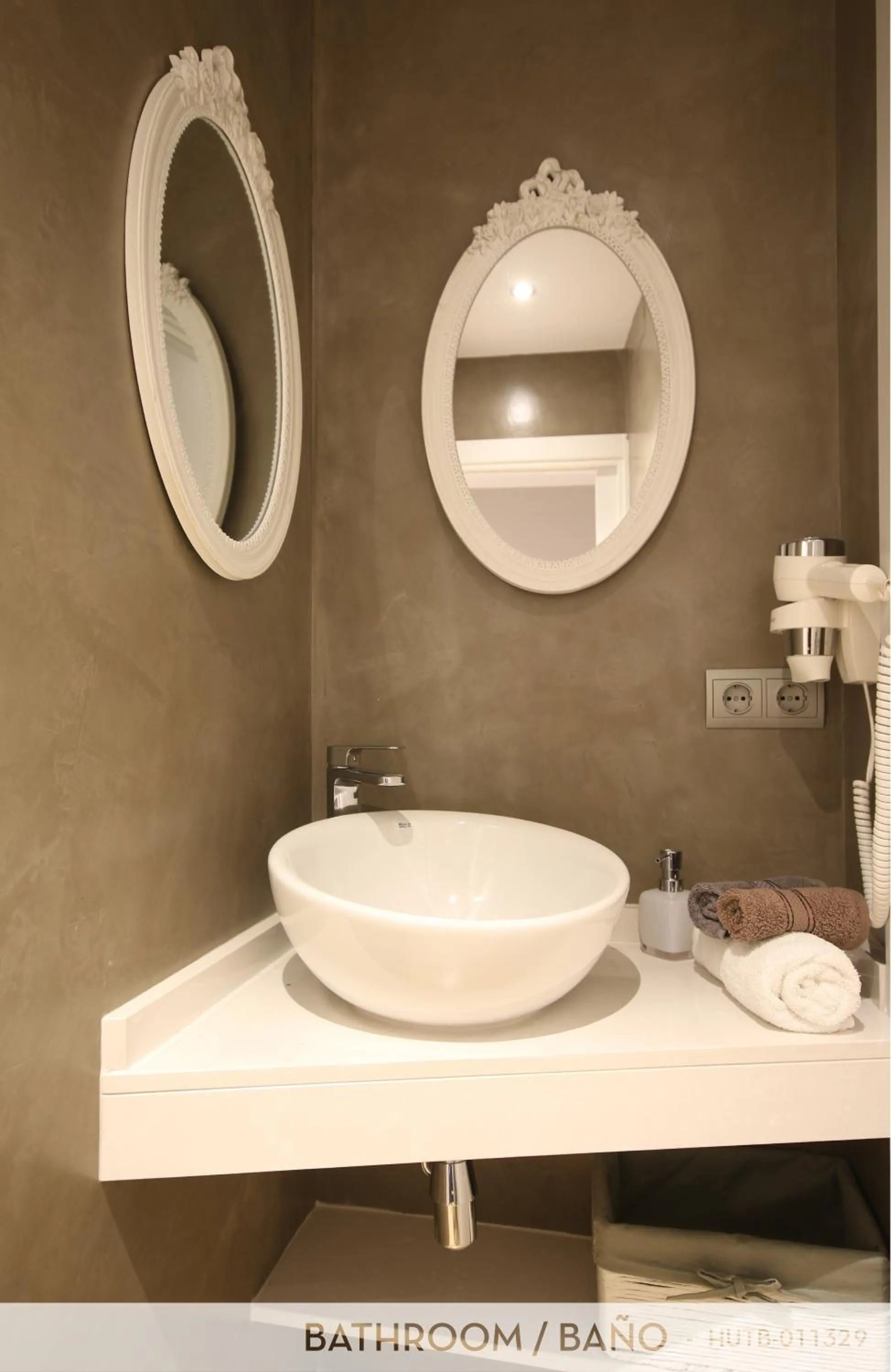 Bathroom in Suite Place Barcelona Còrsega