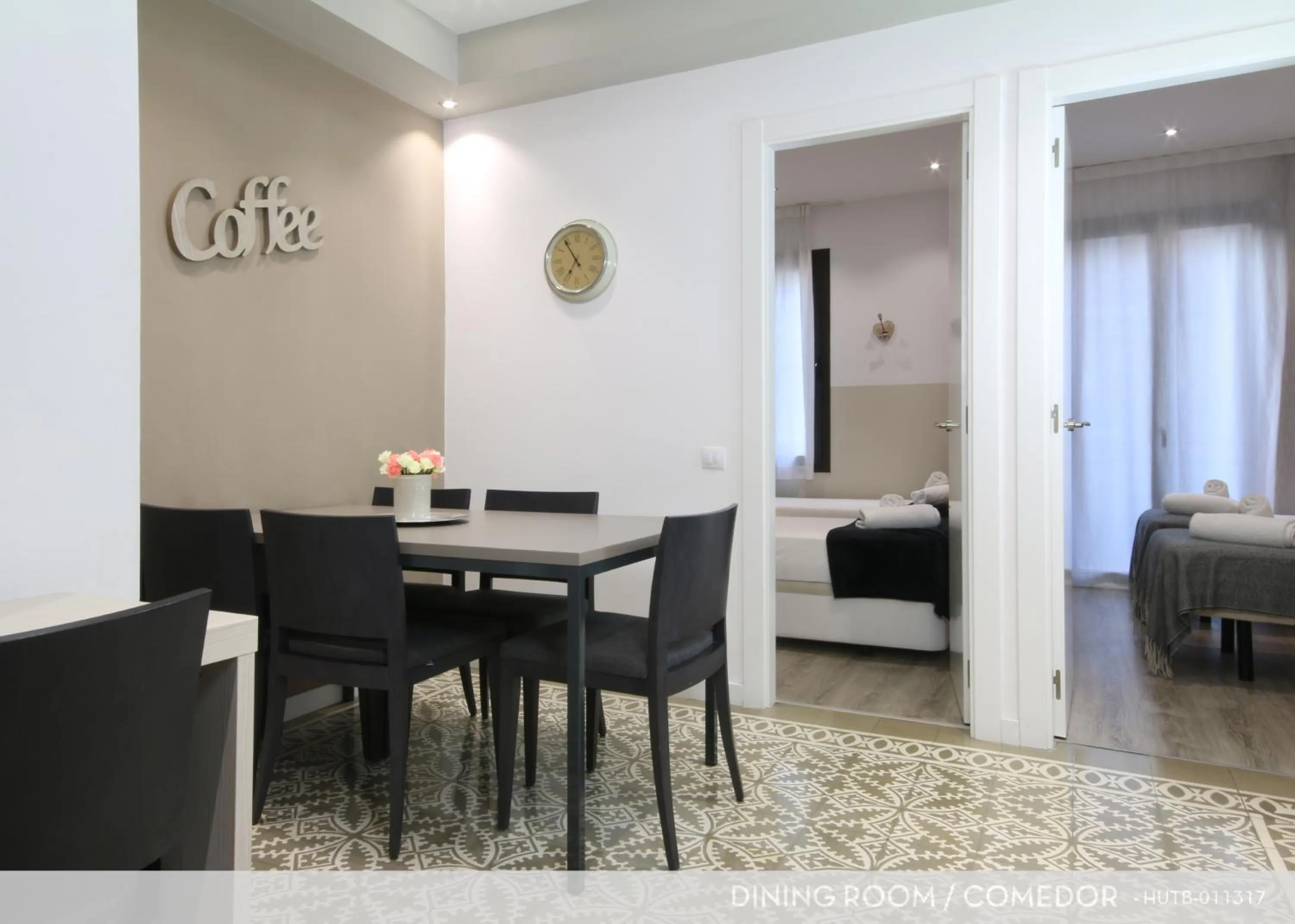 Photo of the whole room, Bed in Suite Place Barcelona Còrsega