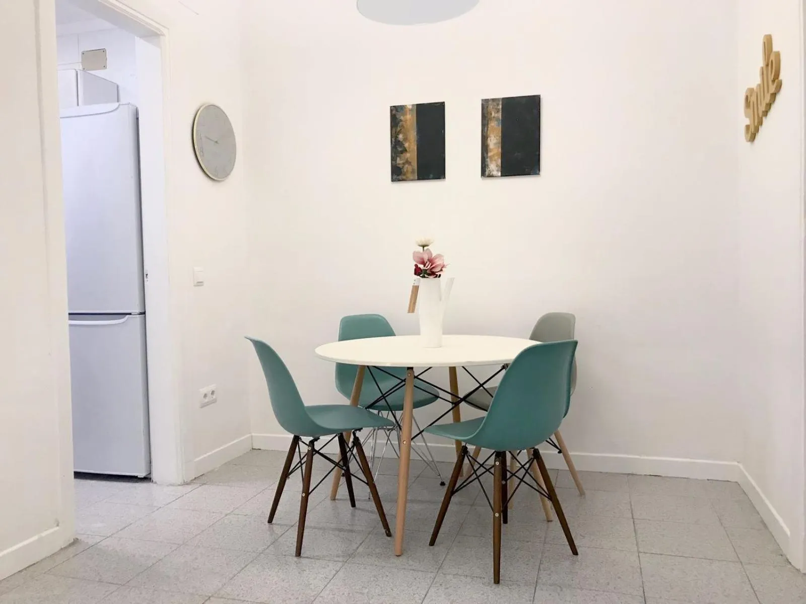 Dining area in Suite Place Barcelona Còrsega