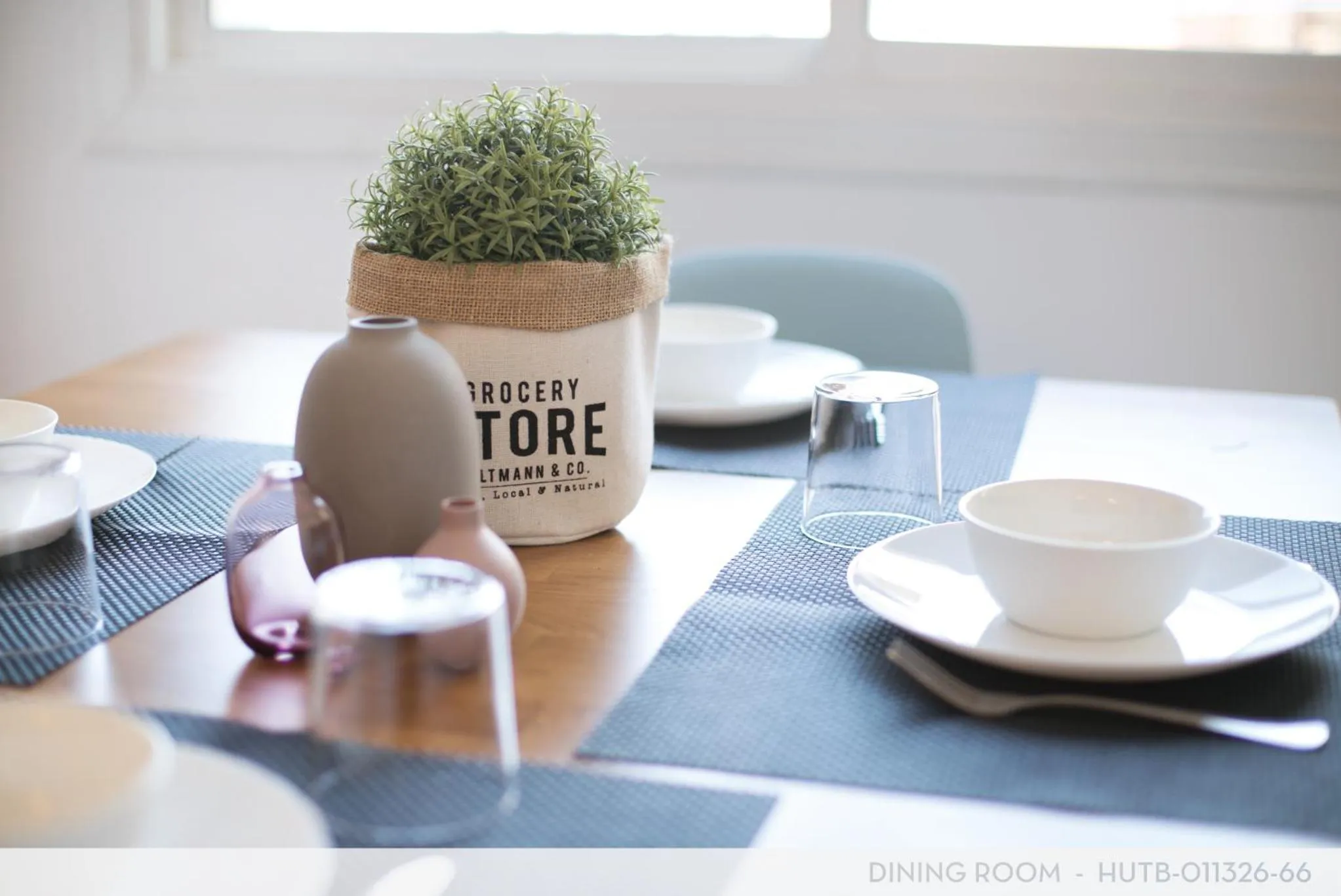 Dining area in Suite Place Barcelona Còrsega