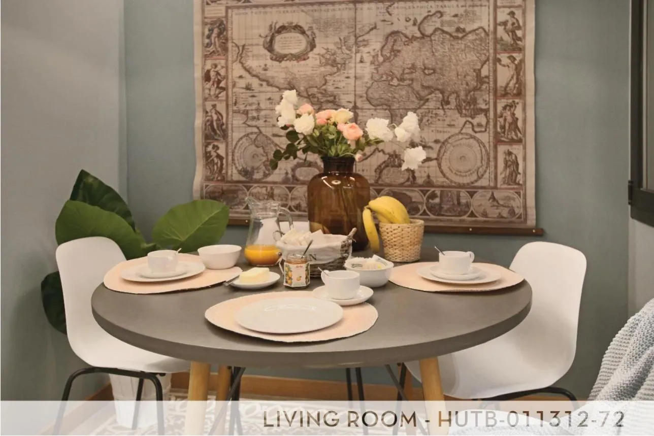 Dining area in Suite Place Barcelona Còrsega