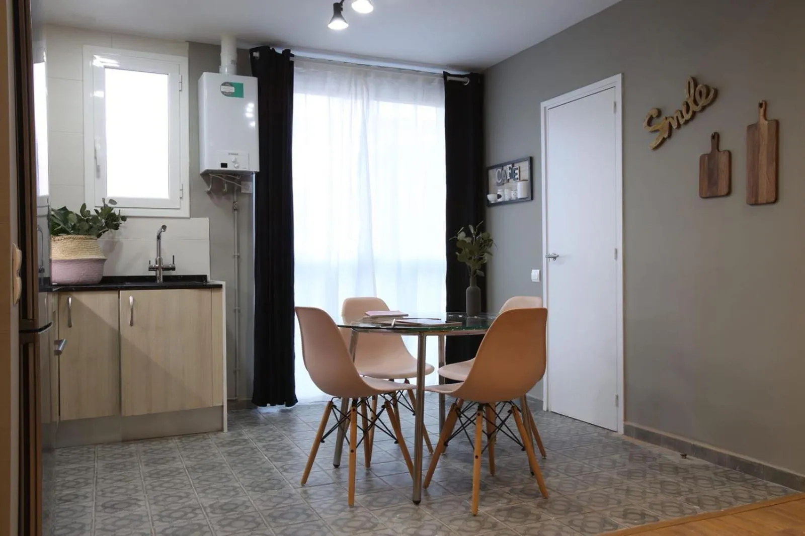 Kitchen or kitchenette in Suite Place Barcelona Còrsega