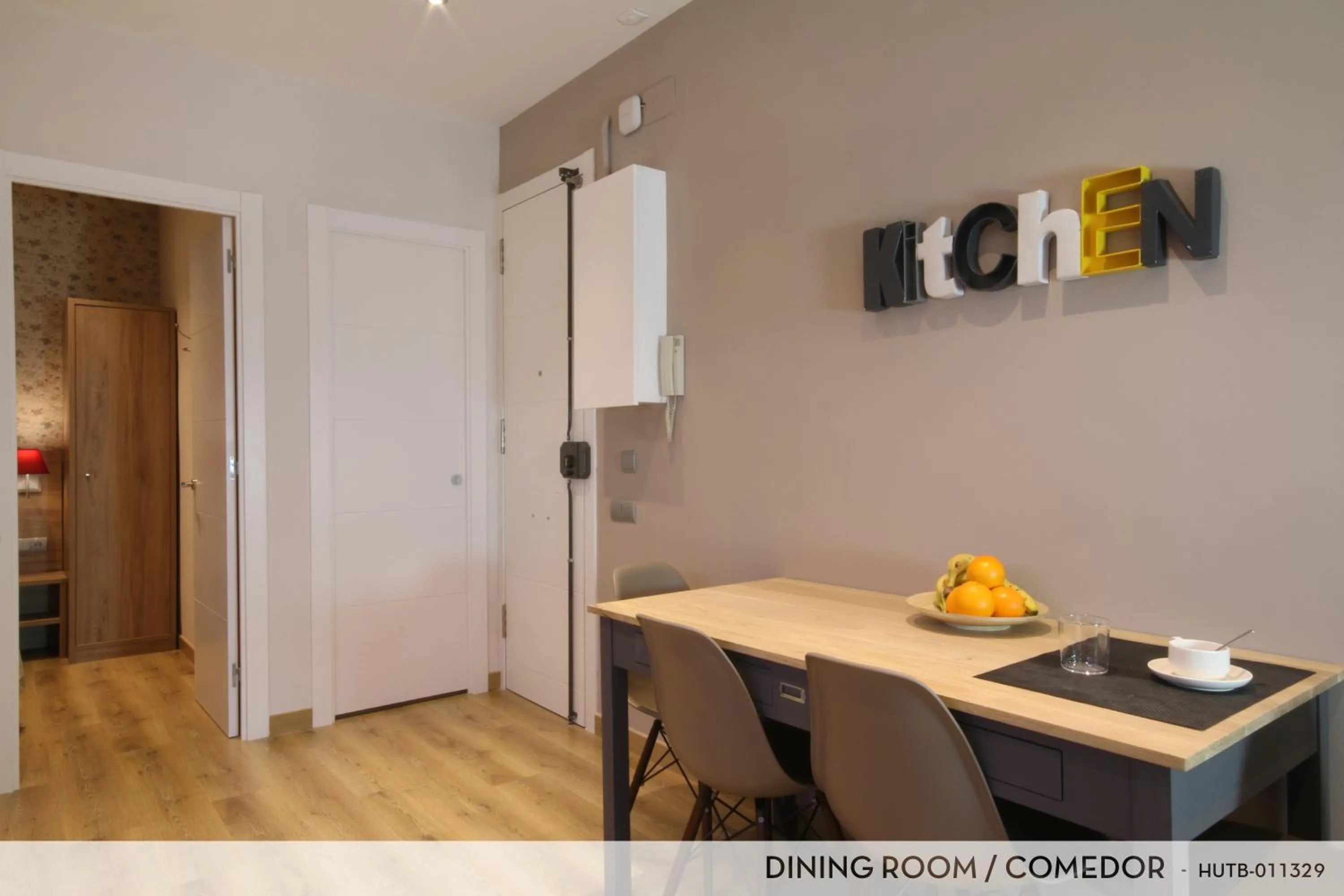 Photo of the whole room in Suite Place Barcelona Còrsega