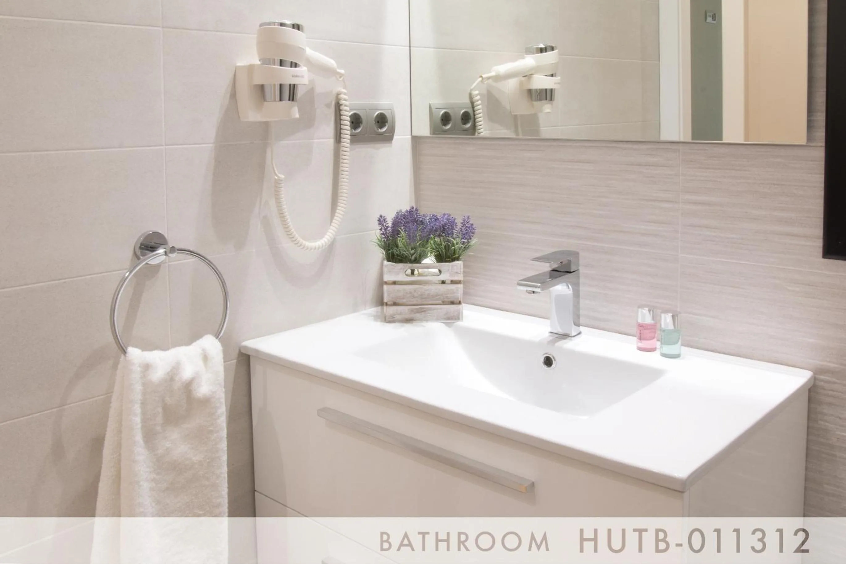 Bathroom in Suite Place Barcelona Còrsega