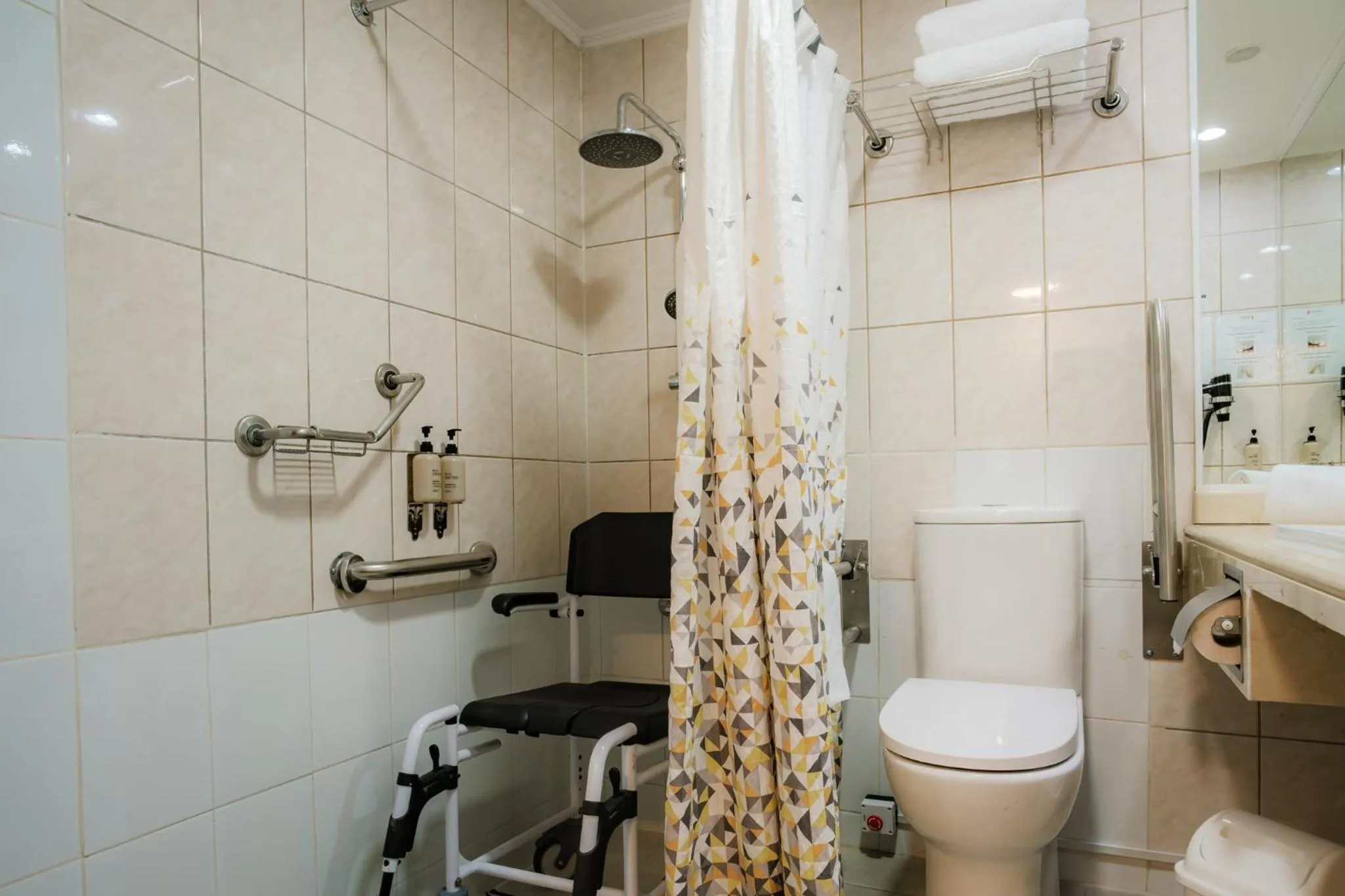 Shower in Tur Hotel Santiago