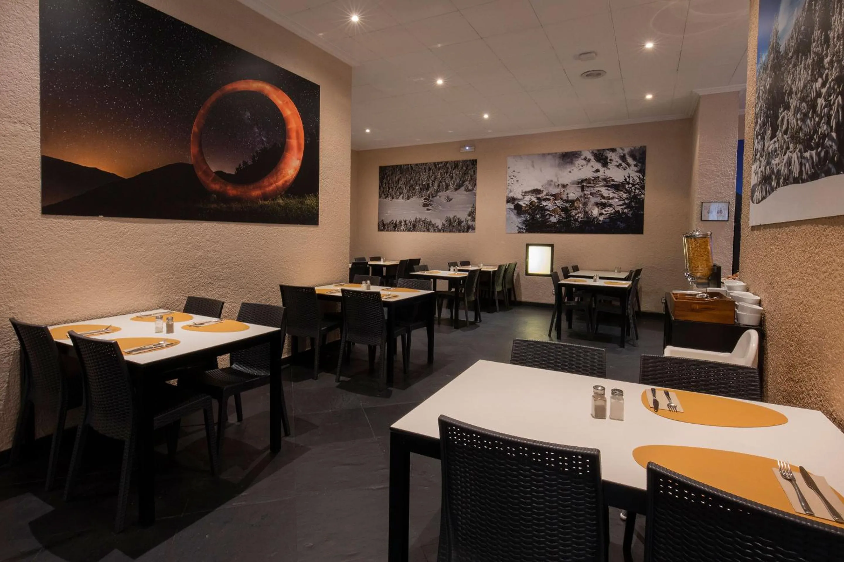 Restaurant/places to eat in Hotel Marco Polo by Nexta