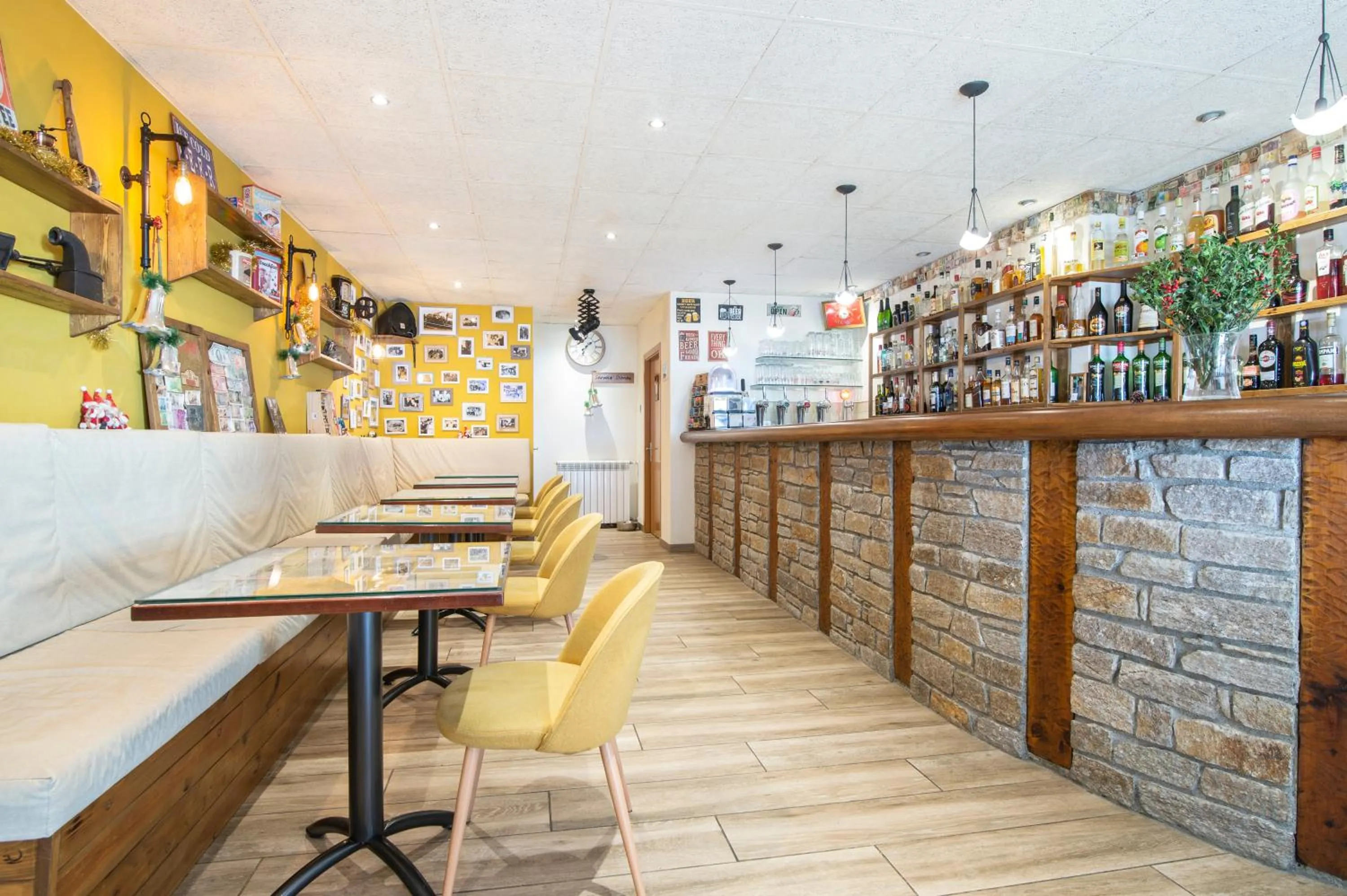 Restaurant/places to eat in Pierre & Vacances Aparthotel La Tulipa