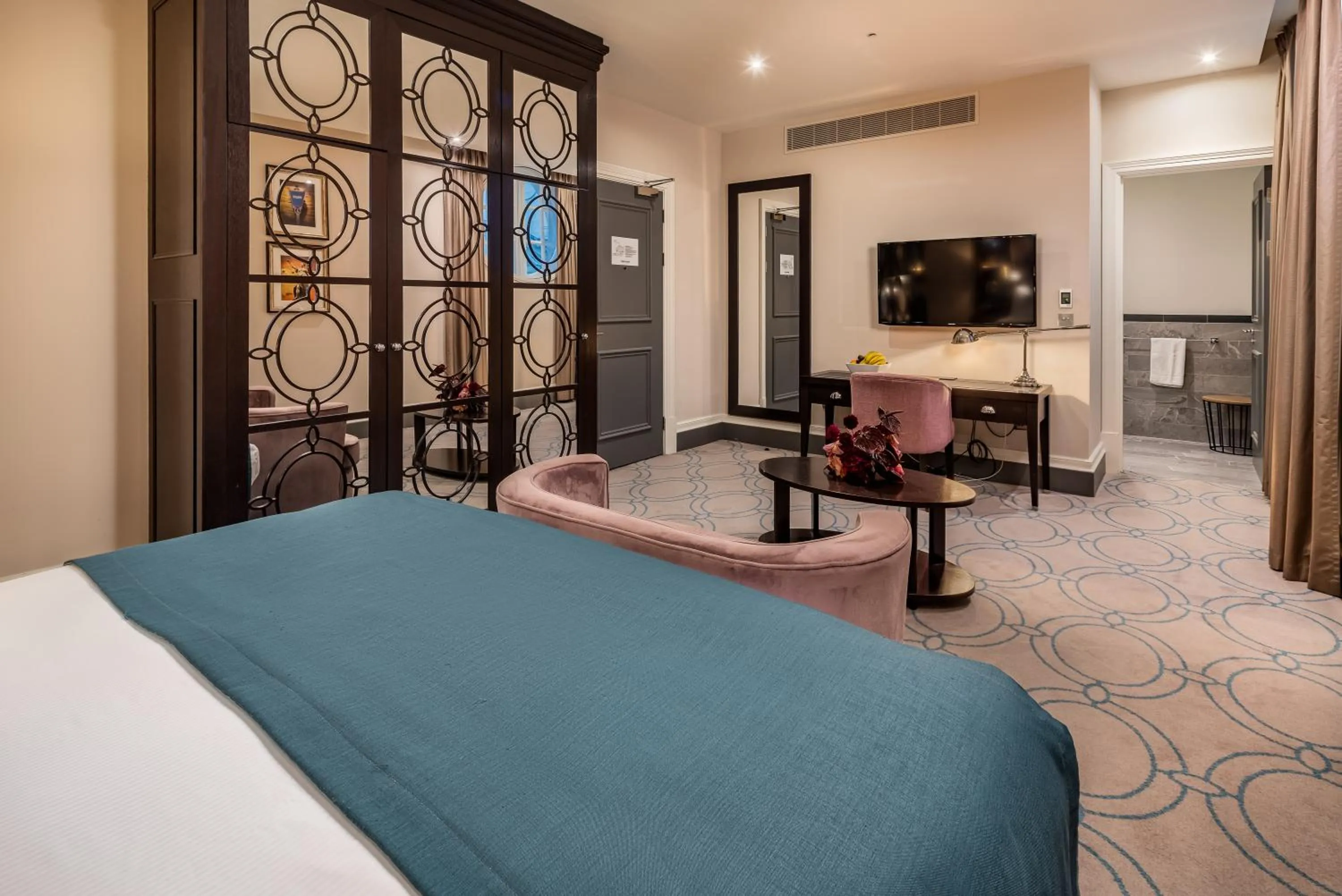 Bedroom, Bed in Courthouse Hotel Shoreditch