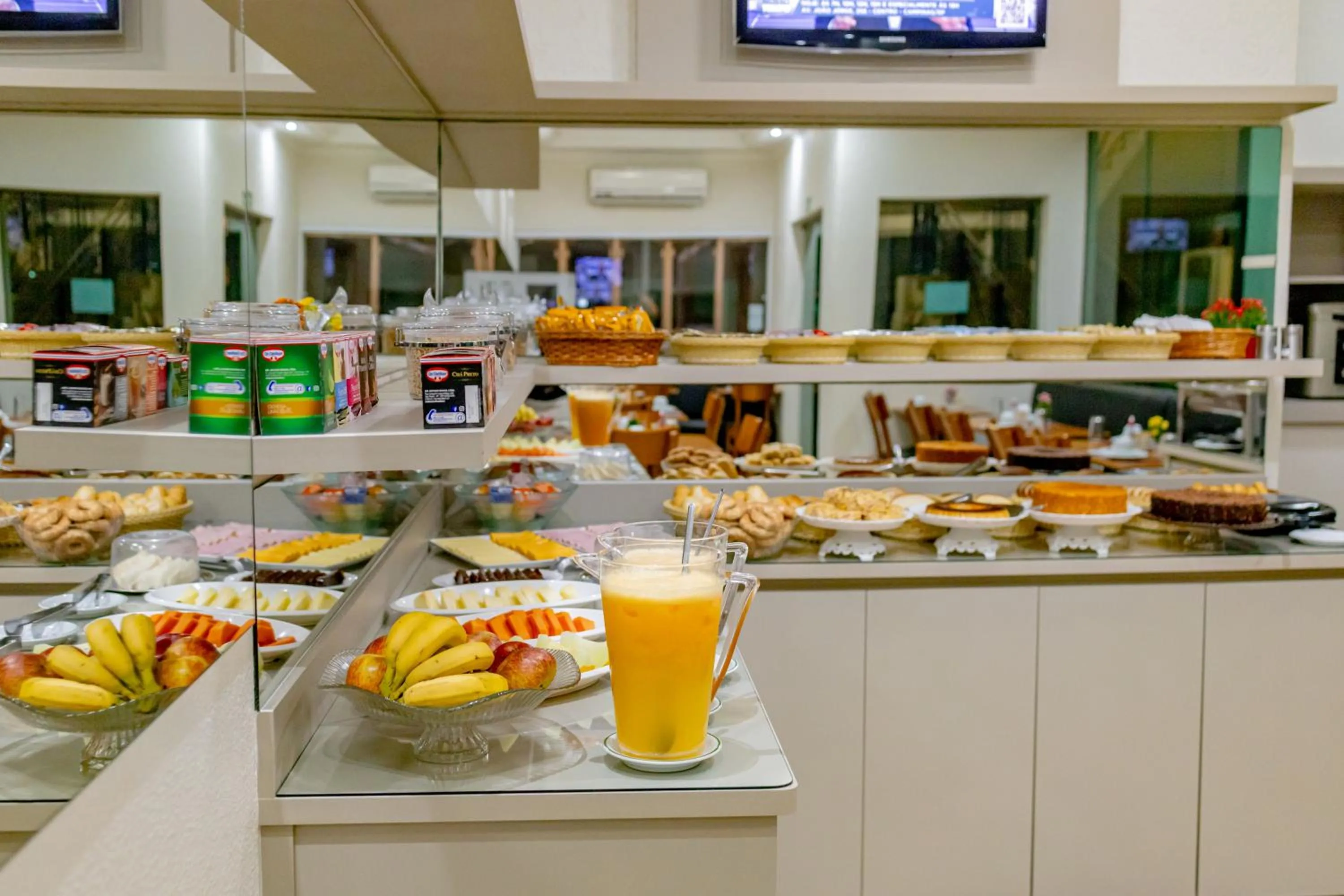 Breakfast in Hotel Villa de Holanda