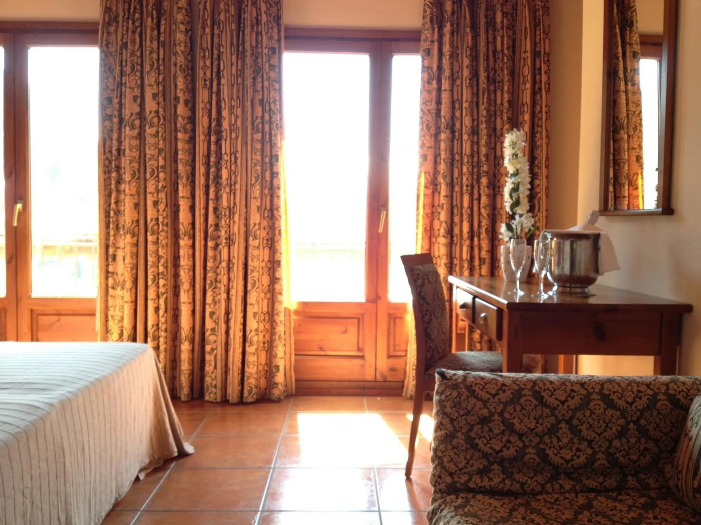 Bedroom, Bed in Hotel Xalet Verdú