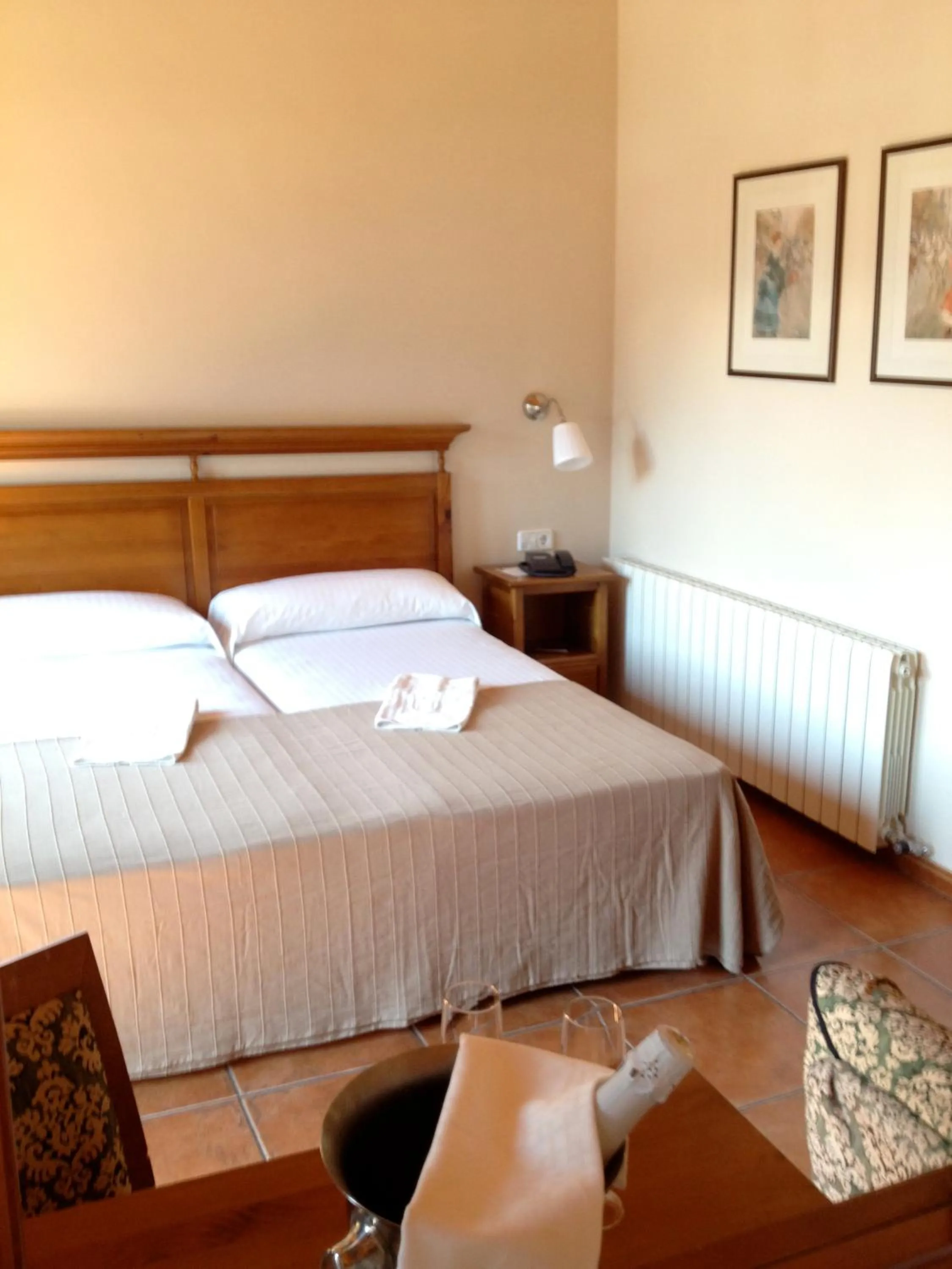 Photo of the whole room, Bed in Hotel Xalet Verdú