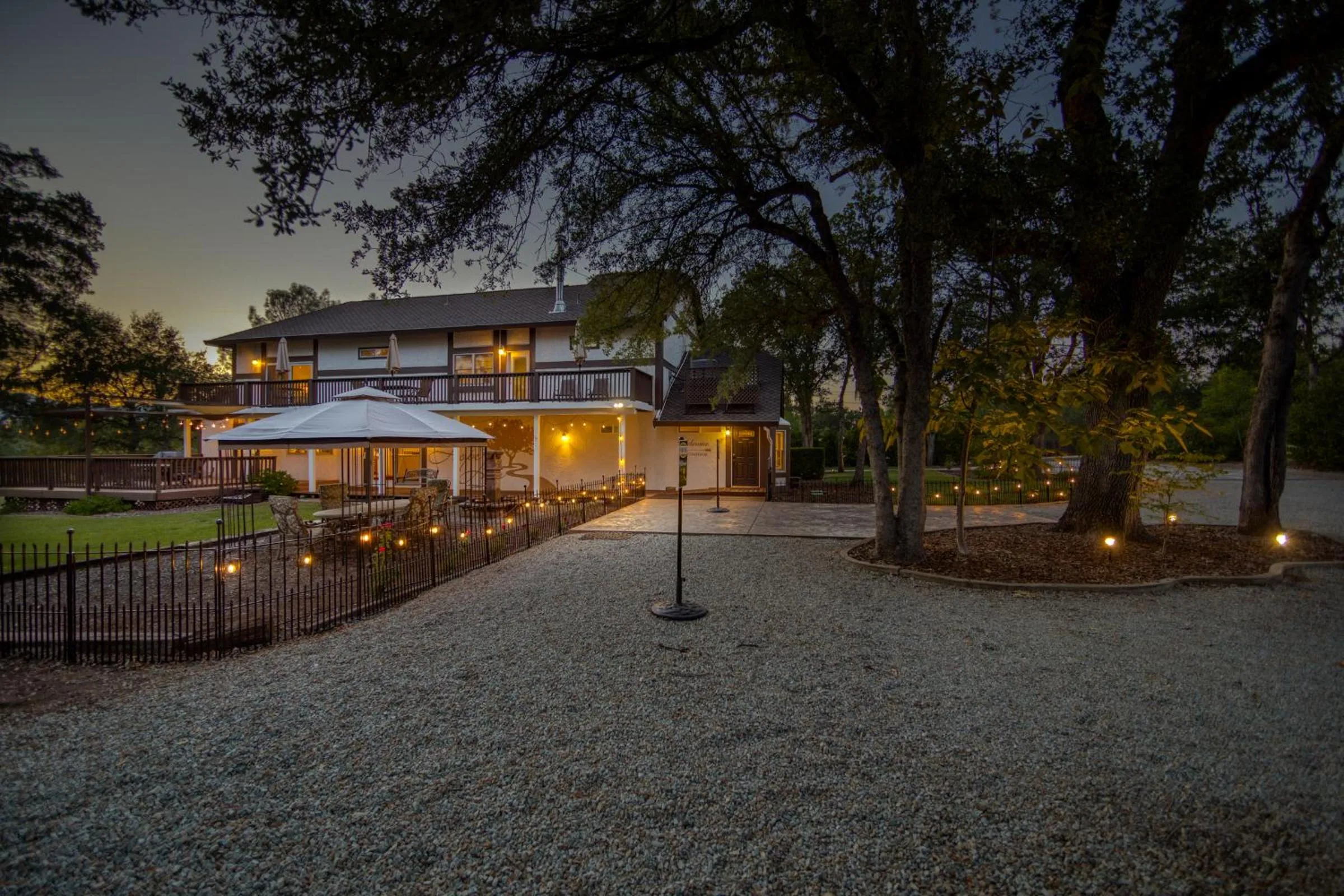 Property building in Hope Inn Redding