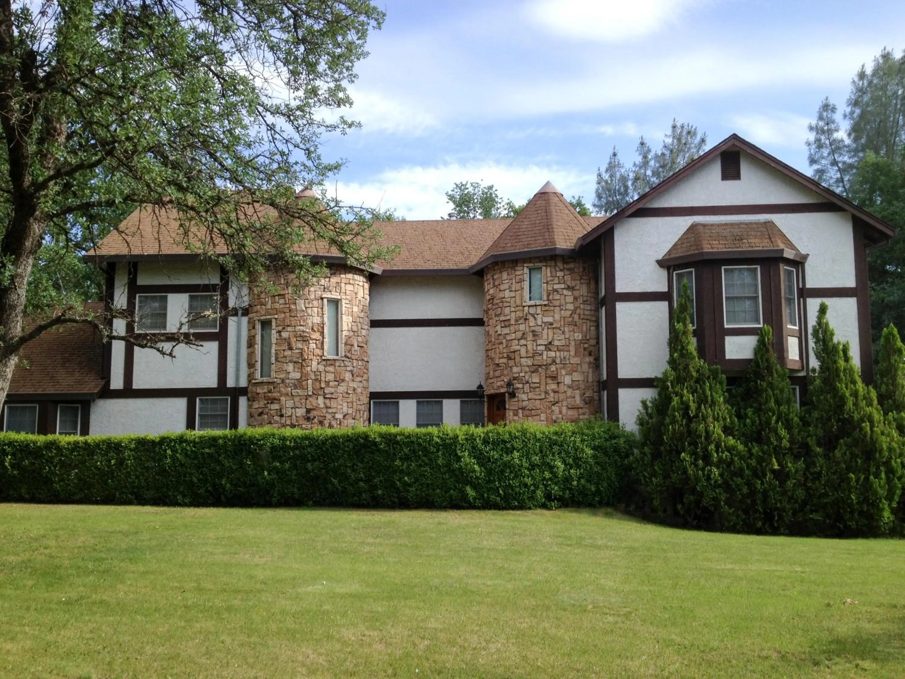 Facade/entrance in Hope Inn Redding