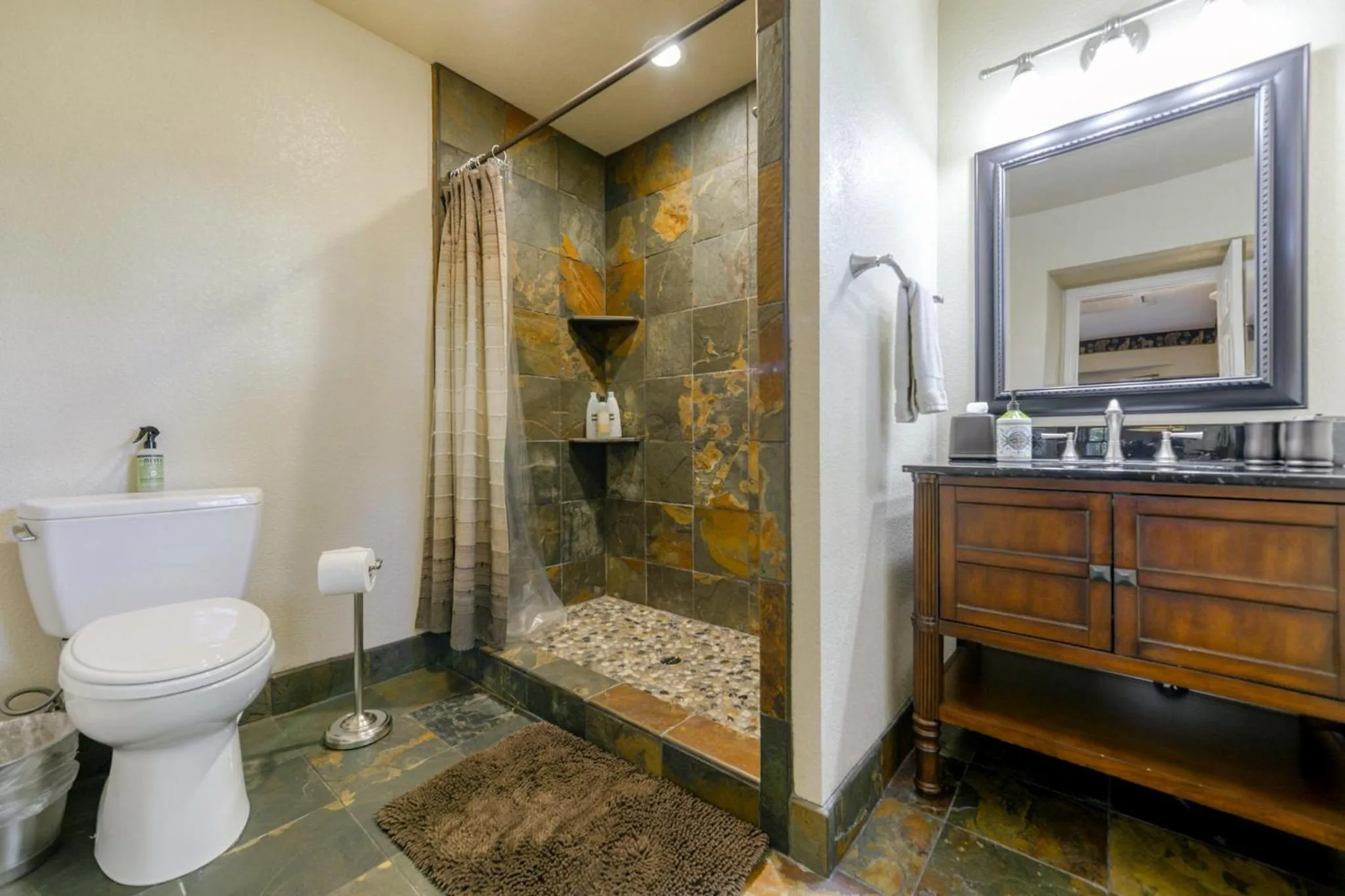 Bathroom in Hope Inn Redding