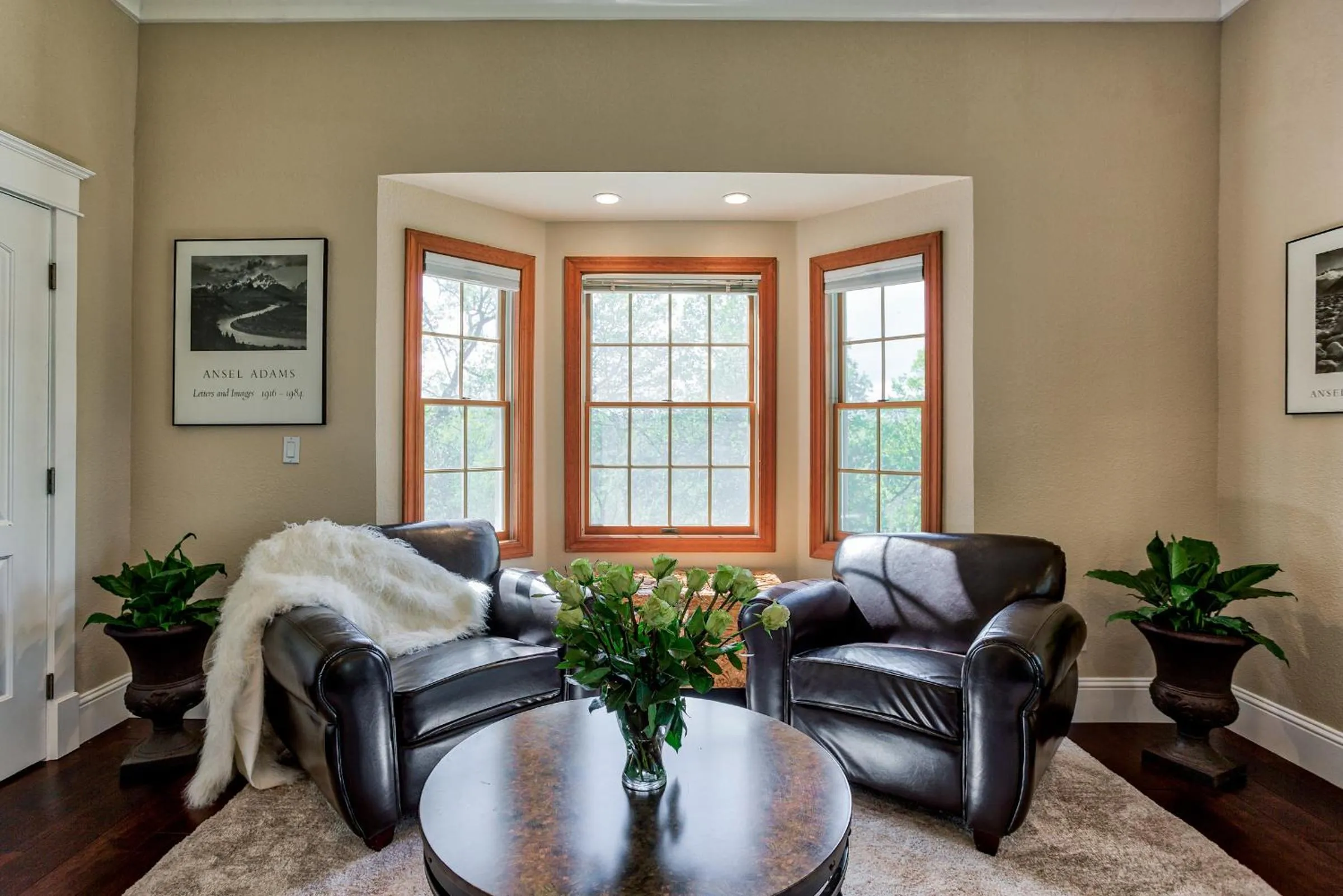 Seating area in Hope Inn Redding