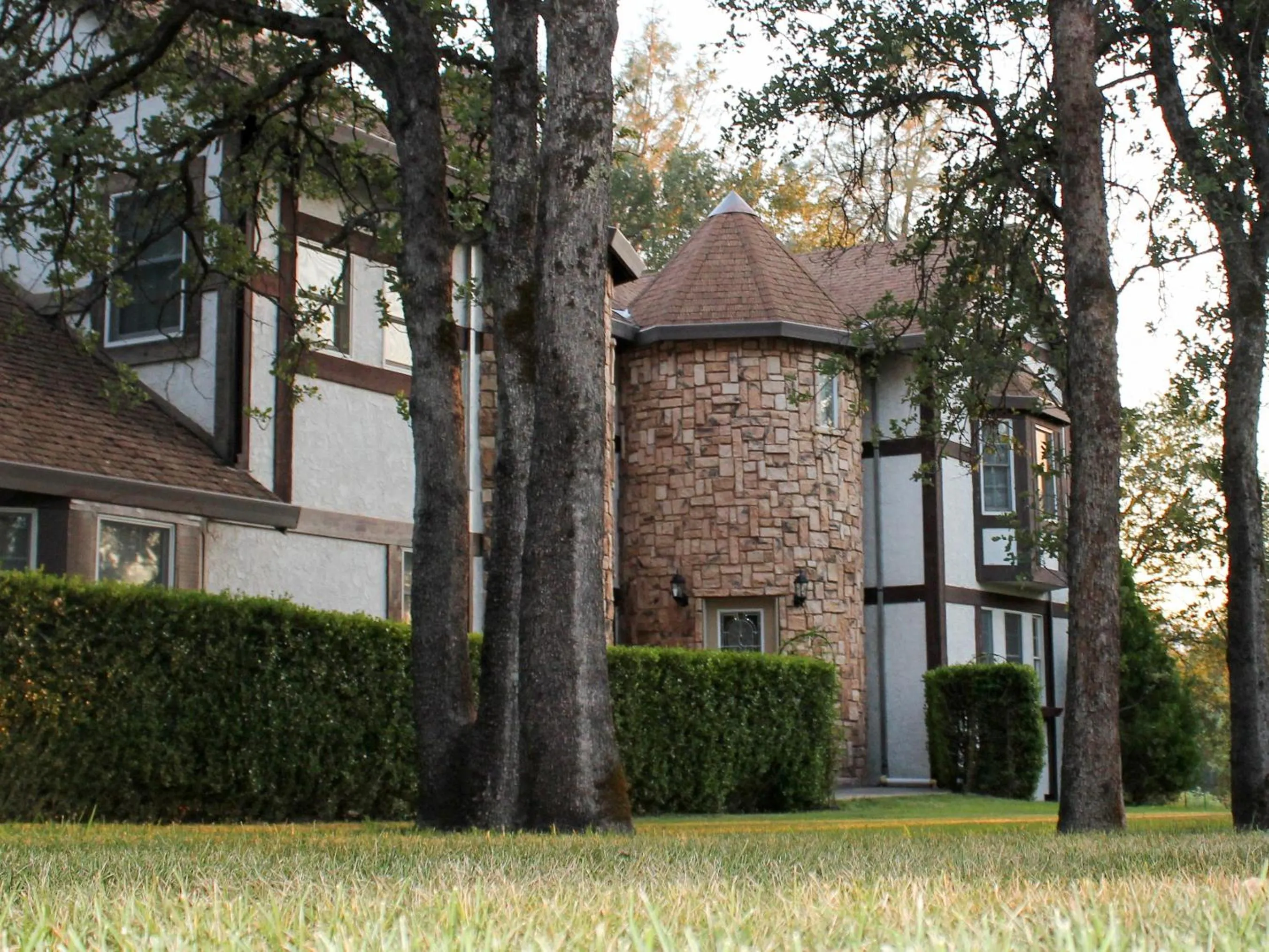 Facade/entrance in Hope Inn Redding