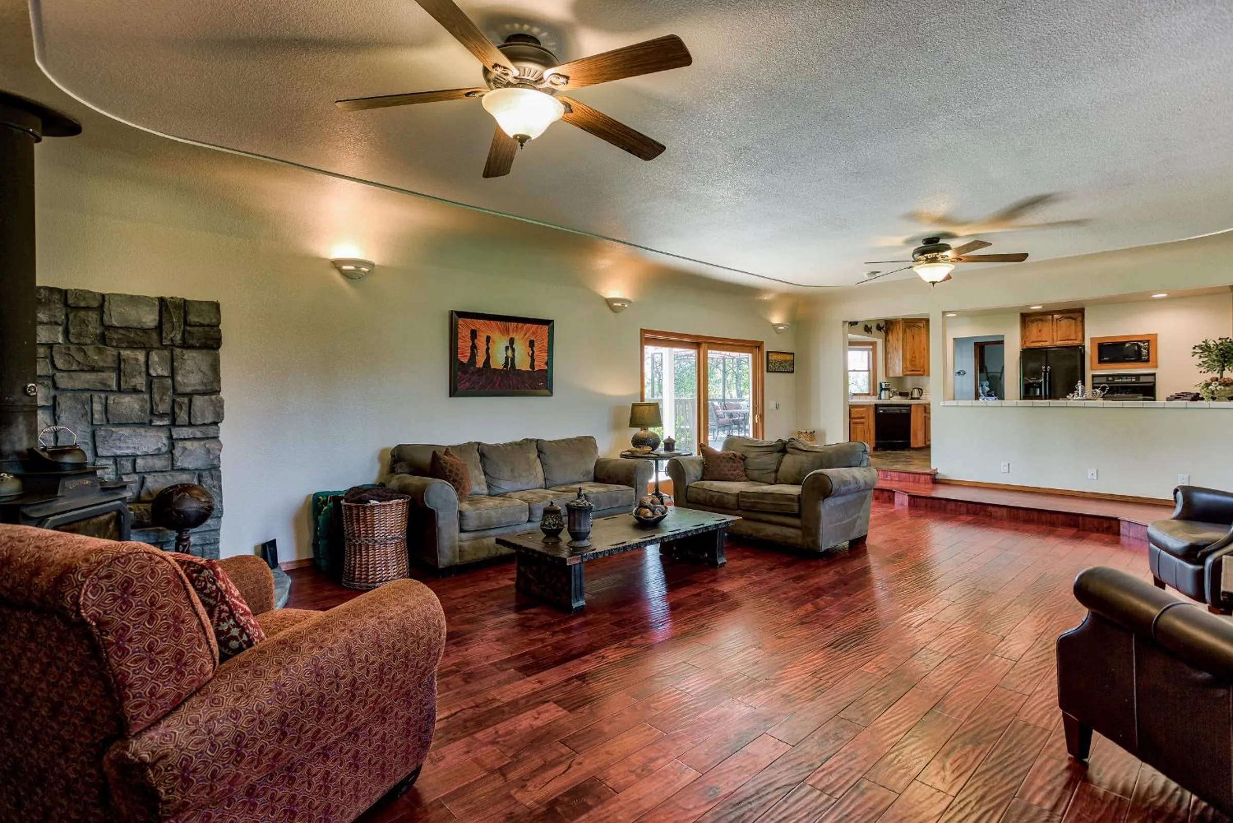 Living room in Hope Inn Redding