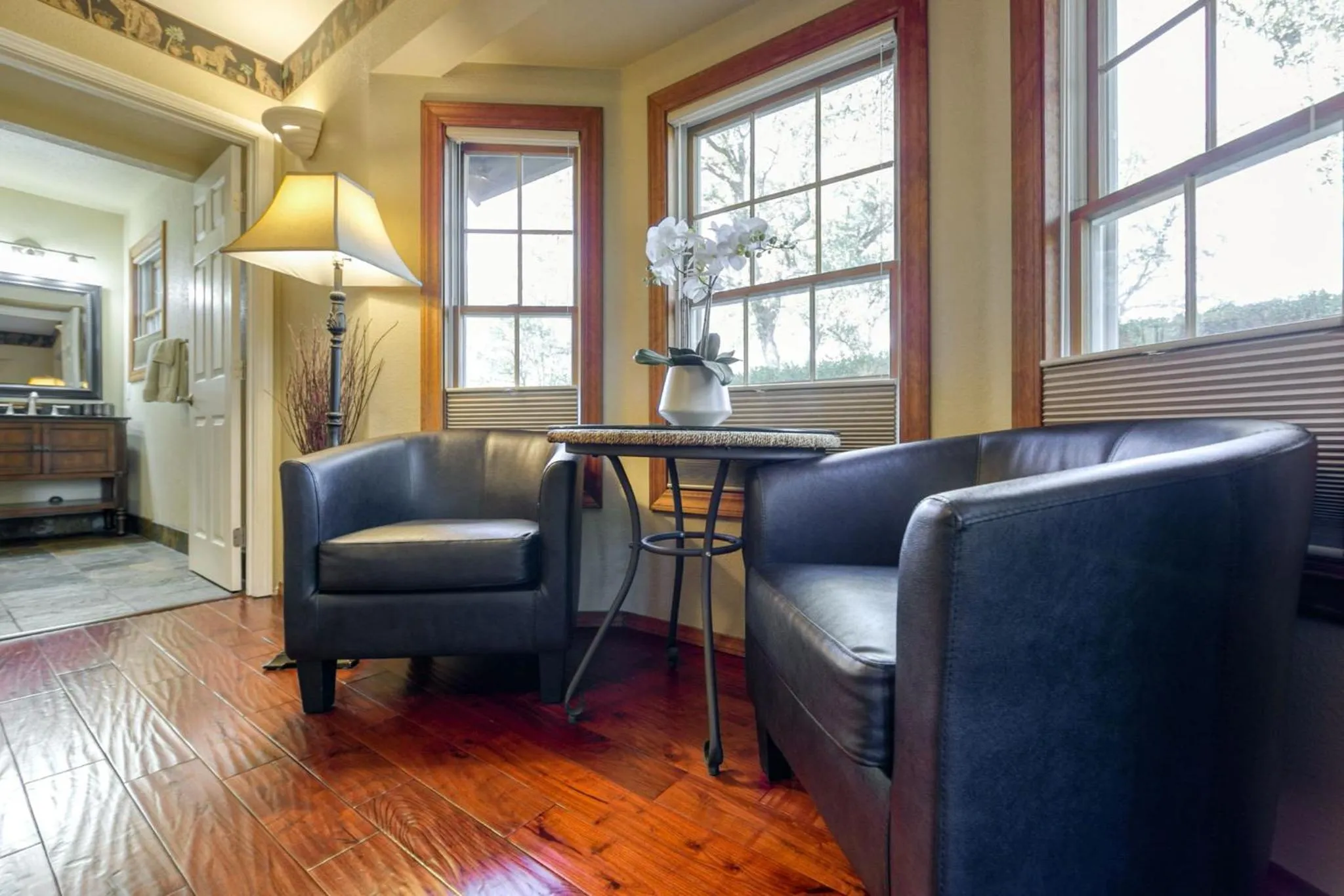 Seating area in Hope Inn Redding