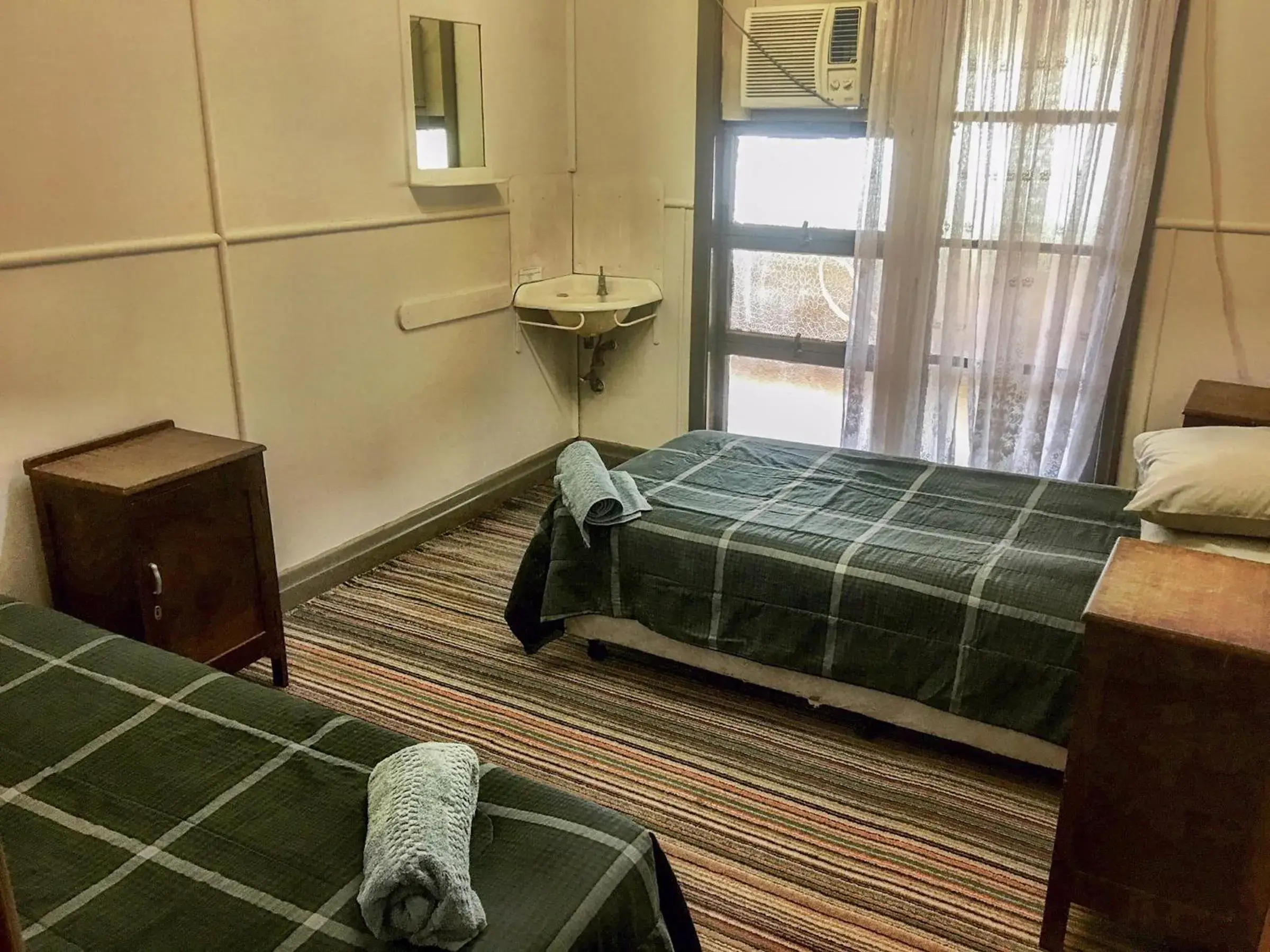 Standard Twin Room with Shared Bathroom in Royal Carrangarra Hotel Standard Twin Room with Shared Bathroom in Royal Carrangarra Hotel