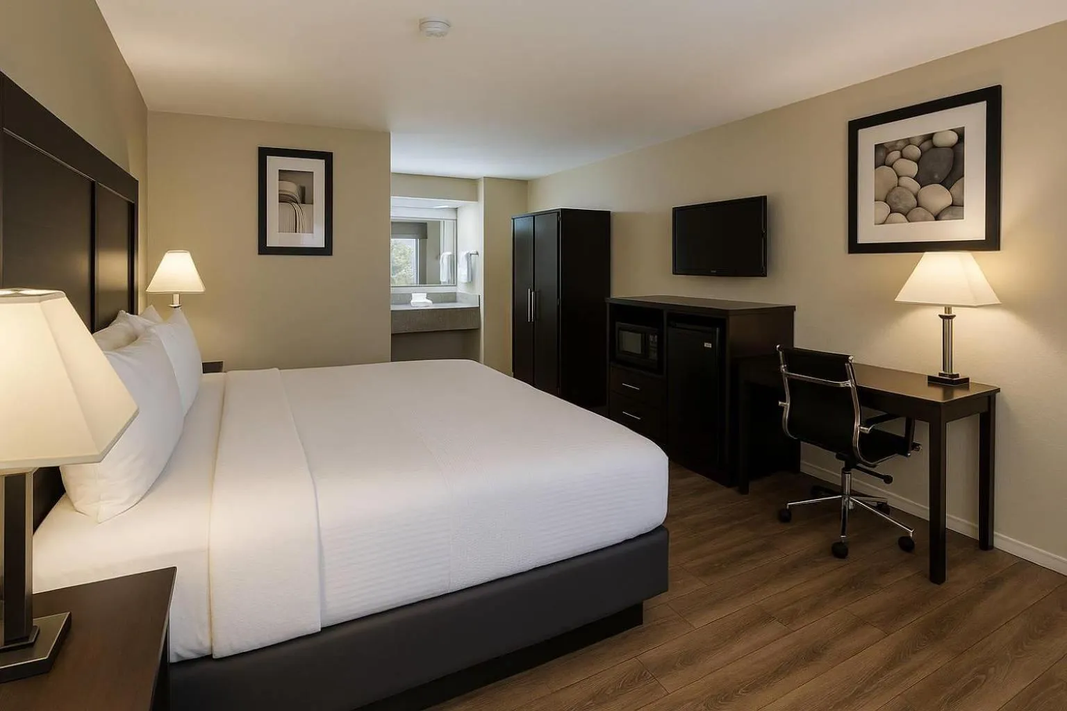 Bedroom, Bed in Rodeway Inn El Cajon - San Diego East