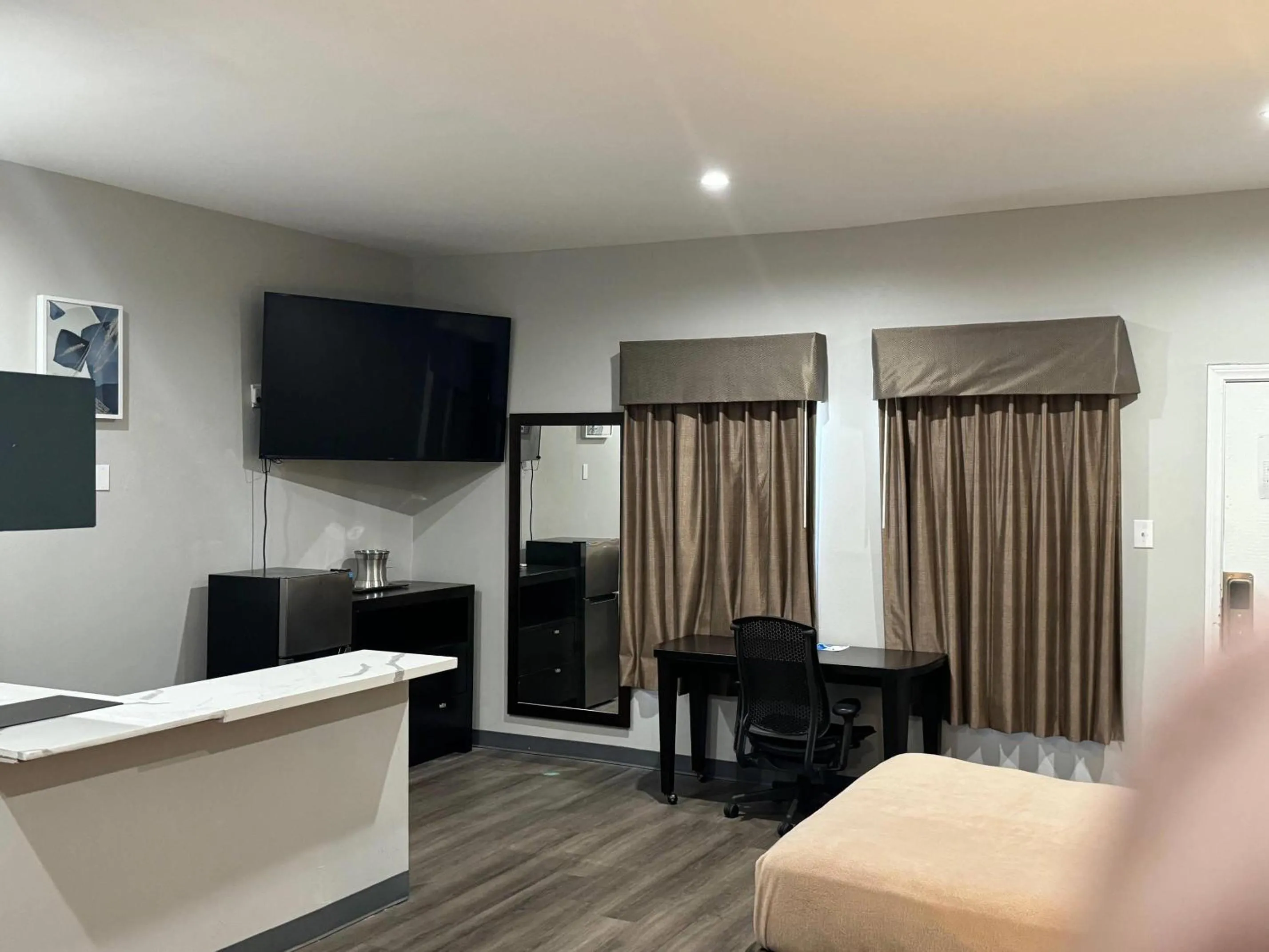 Bedroom, Bed in Rodeway Inn El Cajon - San Diego East