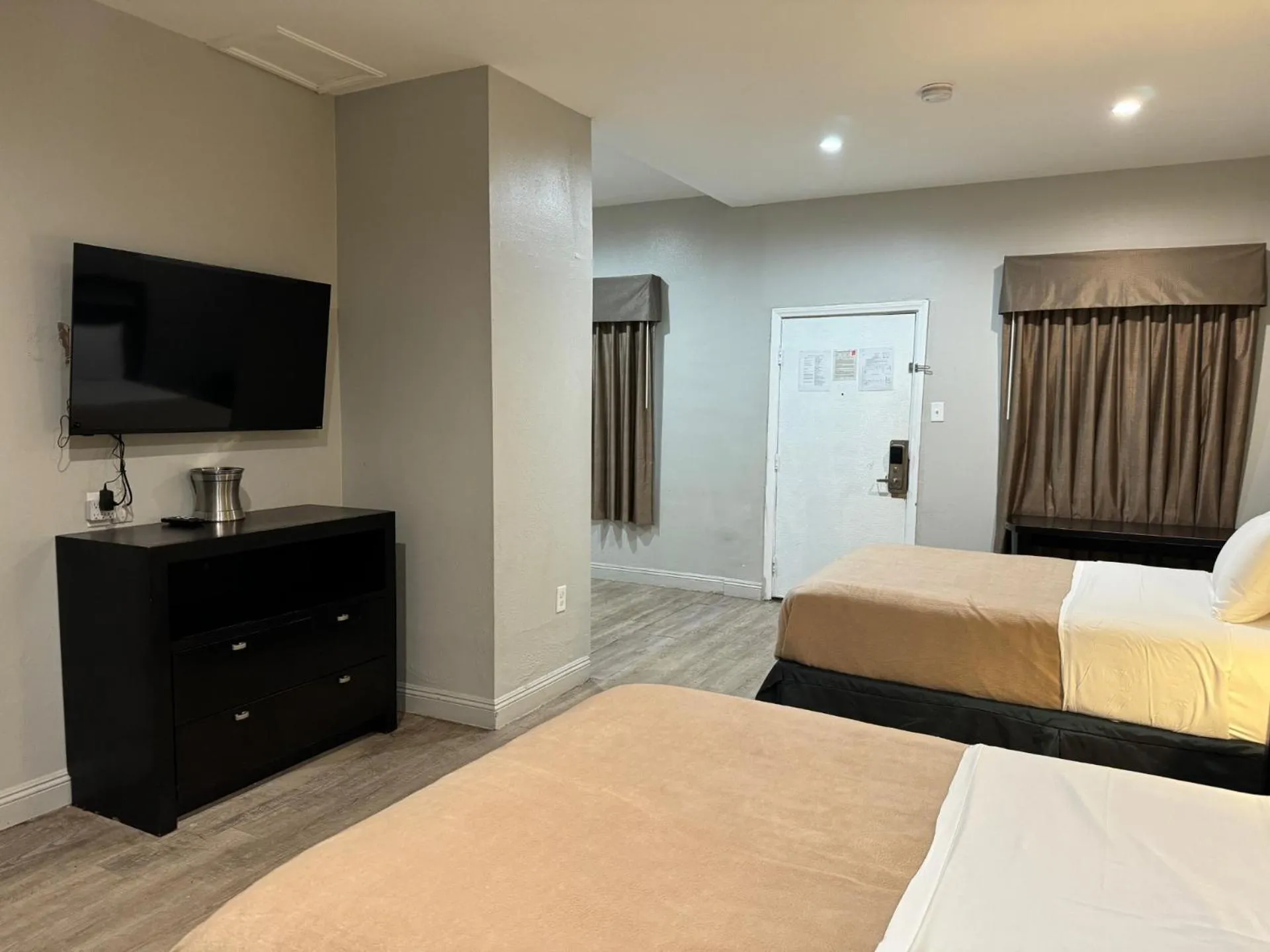 Bed in Rodeway Inn El Cajon - San Diego East