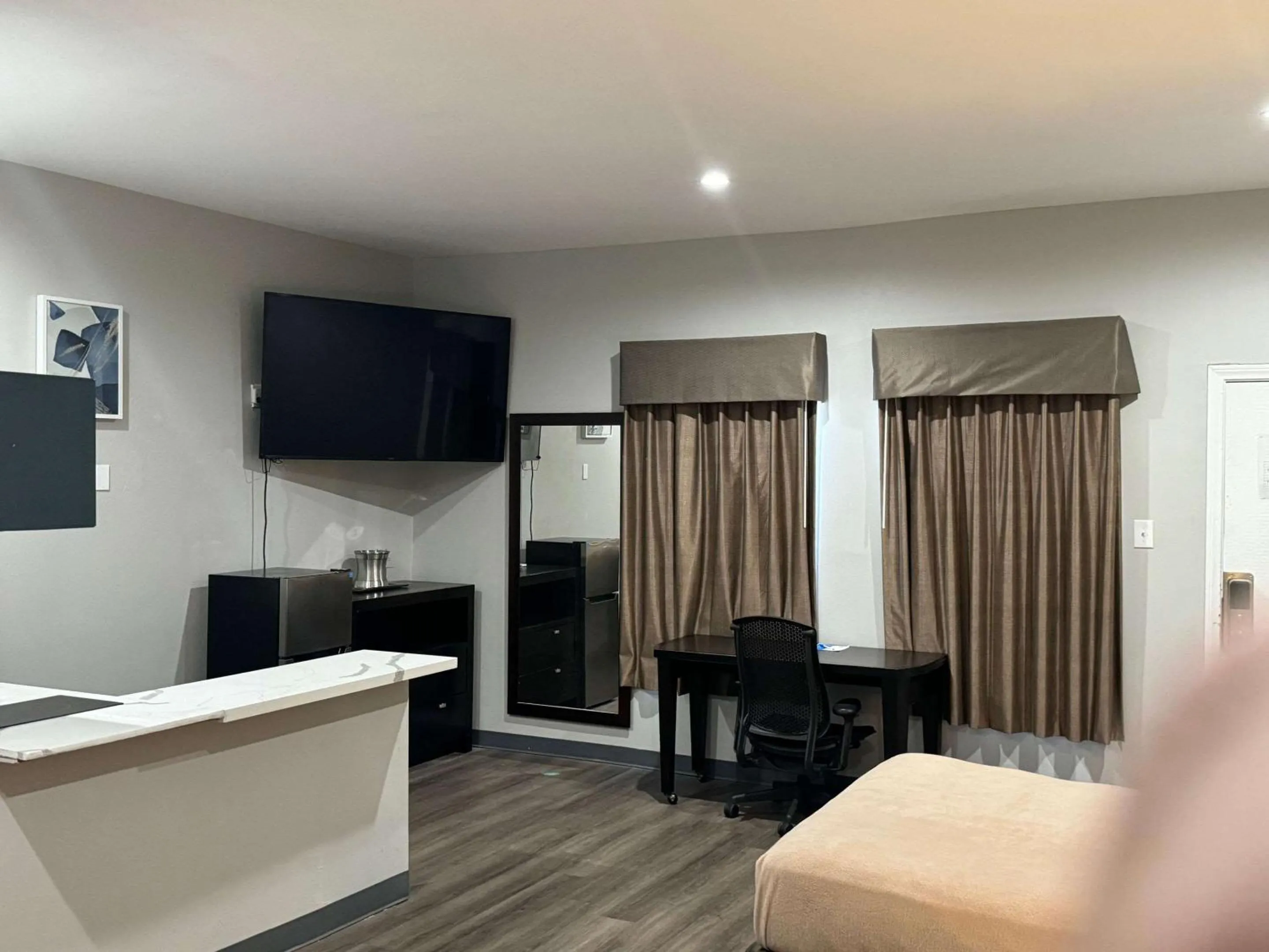 Bedroom, Bed in Rodeway Inn El Cajon - San Diego East