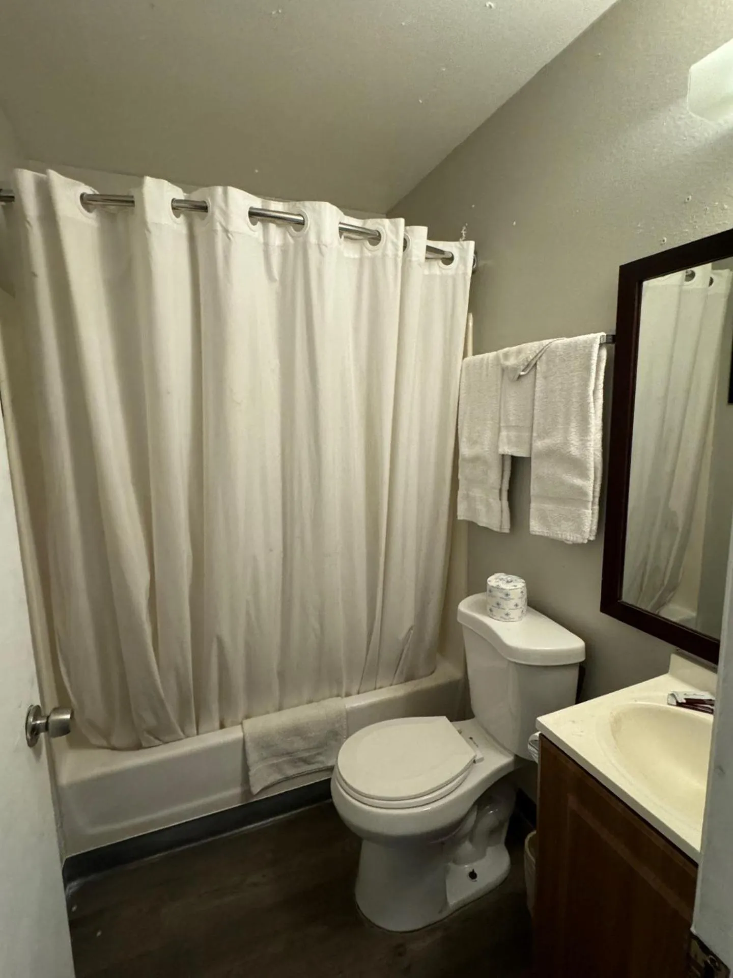 Bathroom in Rodeway Inn El Cajon - San Diego East