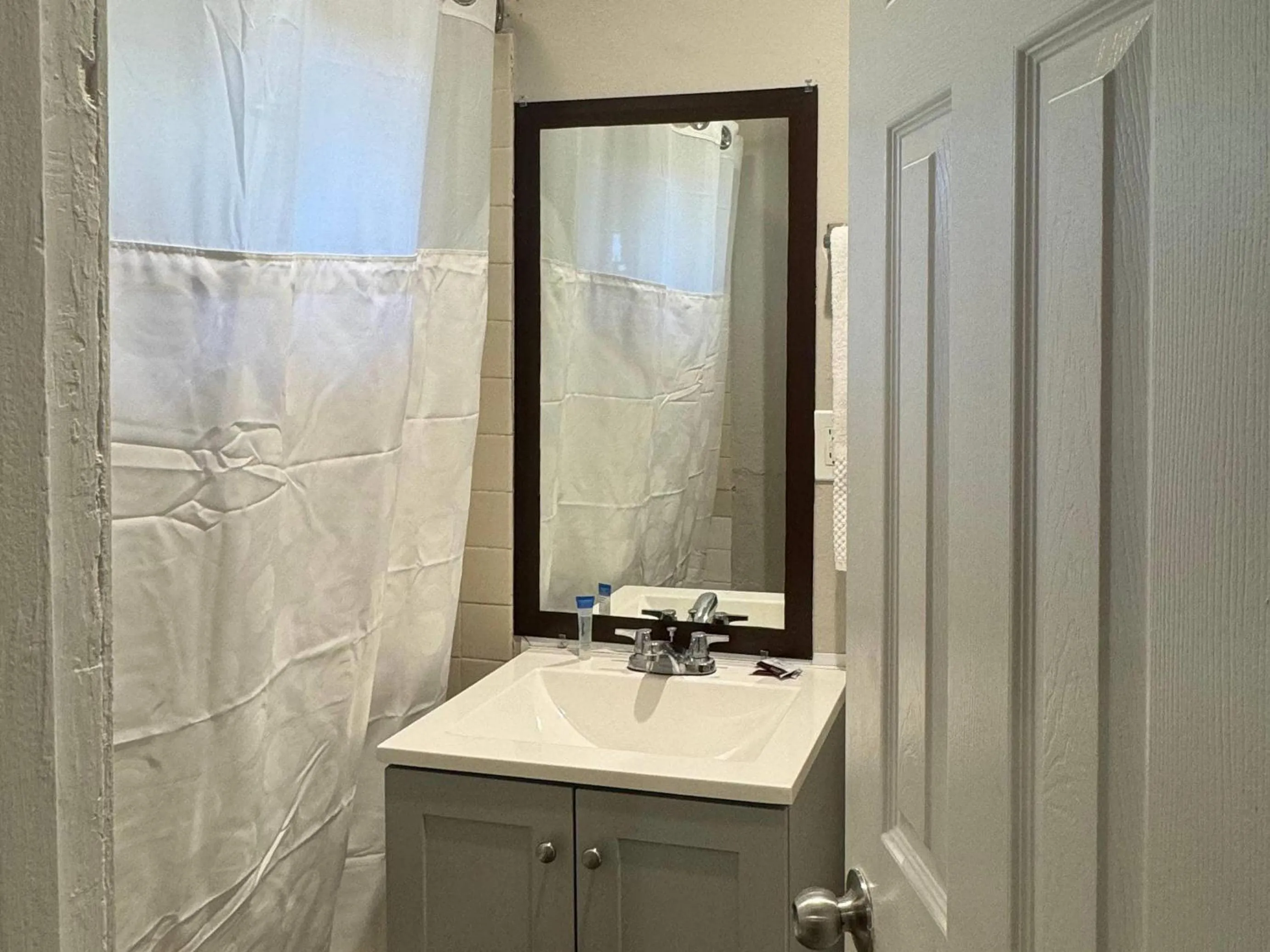 Bedroom in Rodeway Inn El Cajon - San Diego East