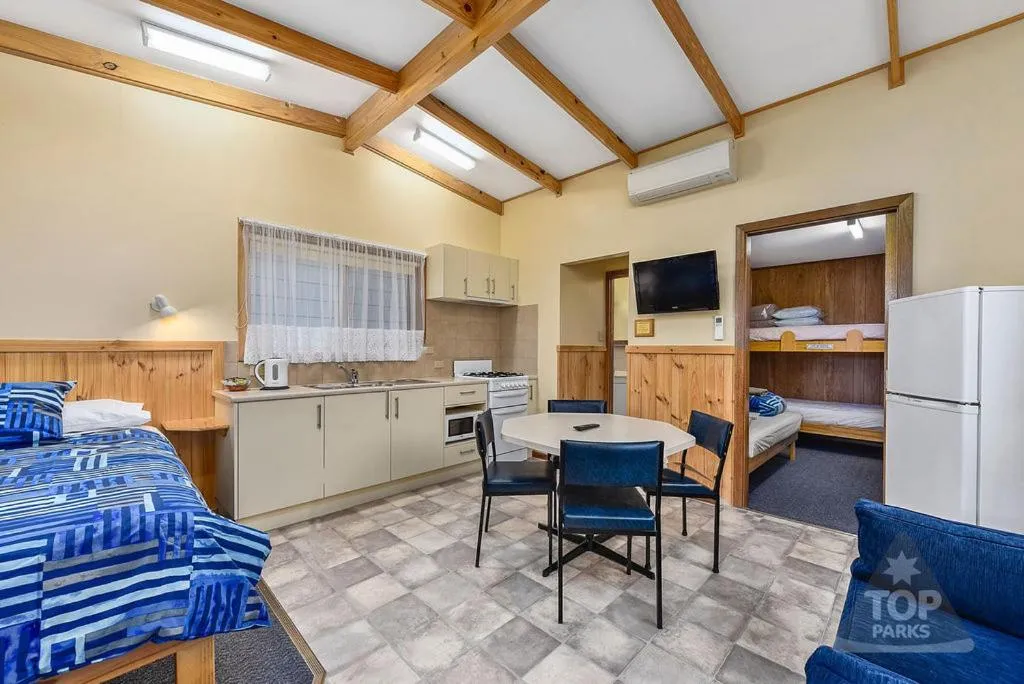 Kitchen or kitchenette in Millicent Hillview Caravan Park