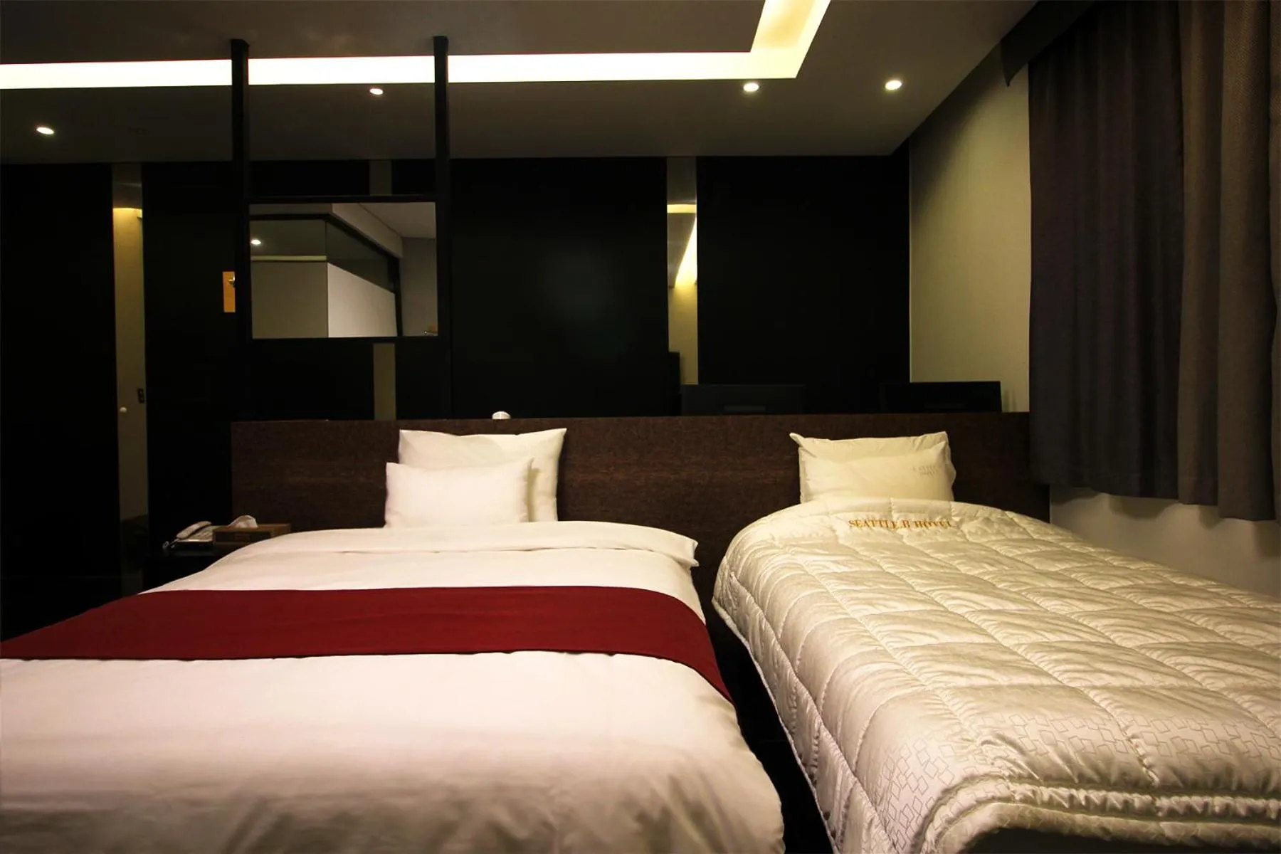 Bed in Seattle B Hotel