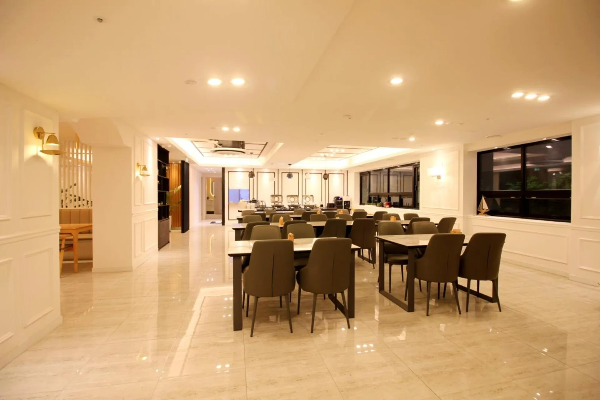 Restaurant/places to eat in Seattle B Hotel