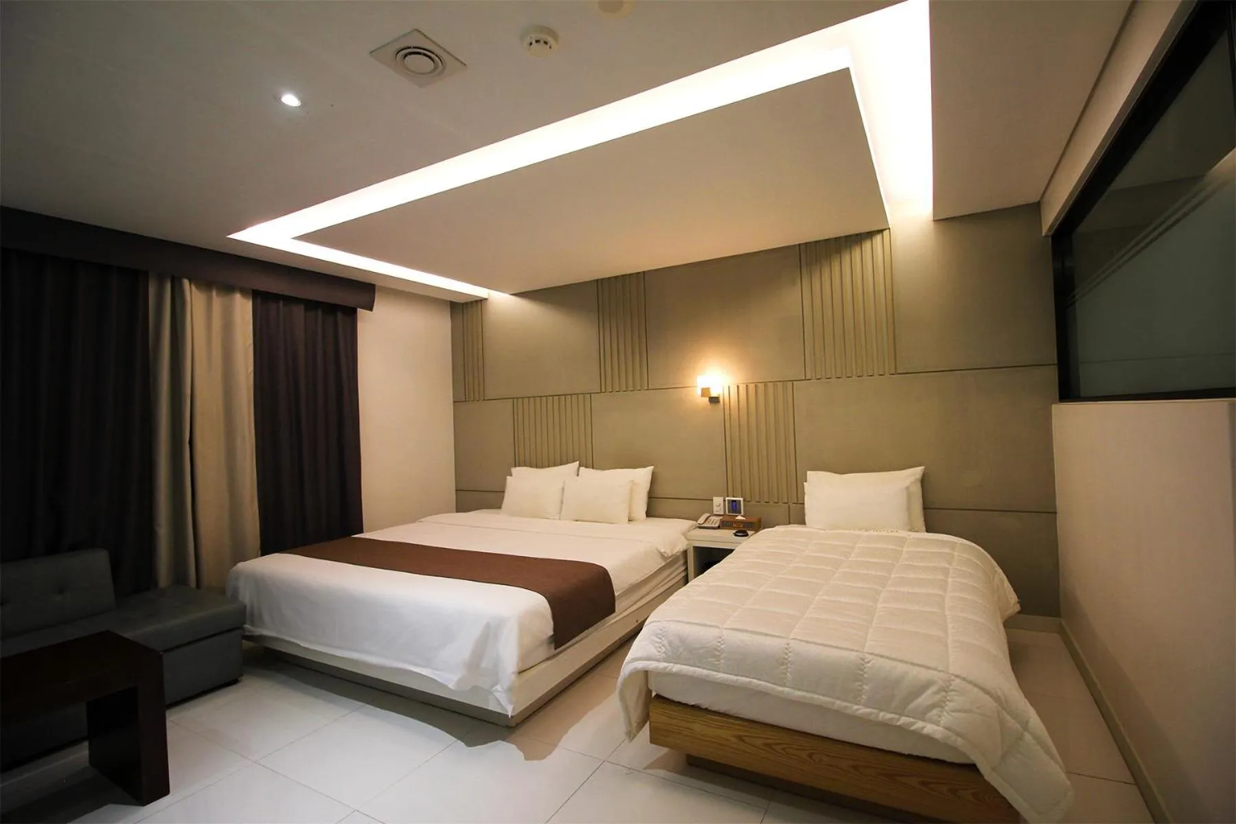 Bed in Seattle B Hotel