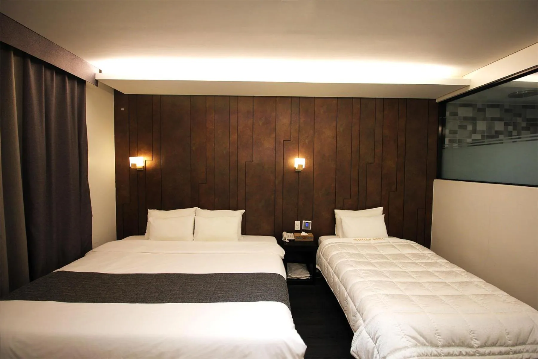 Bed in Seattle B Hotel