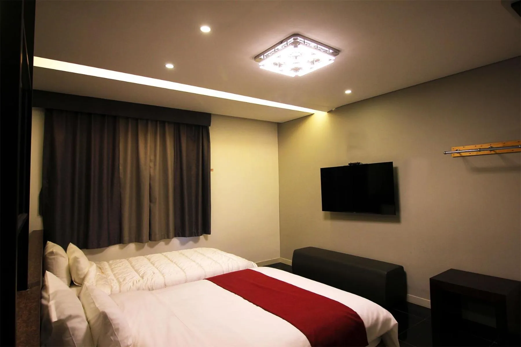 Bed in Seattle B Hotel