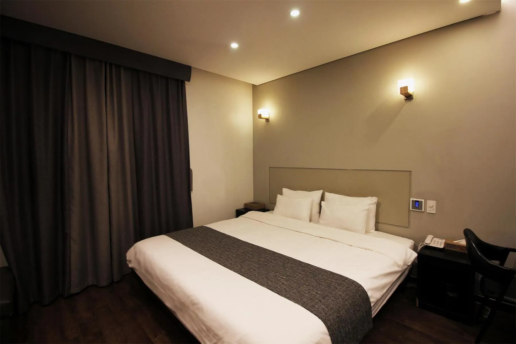 Bed in Seattle B Hotel