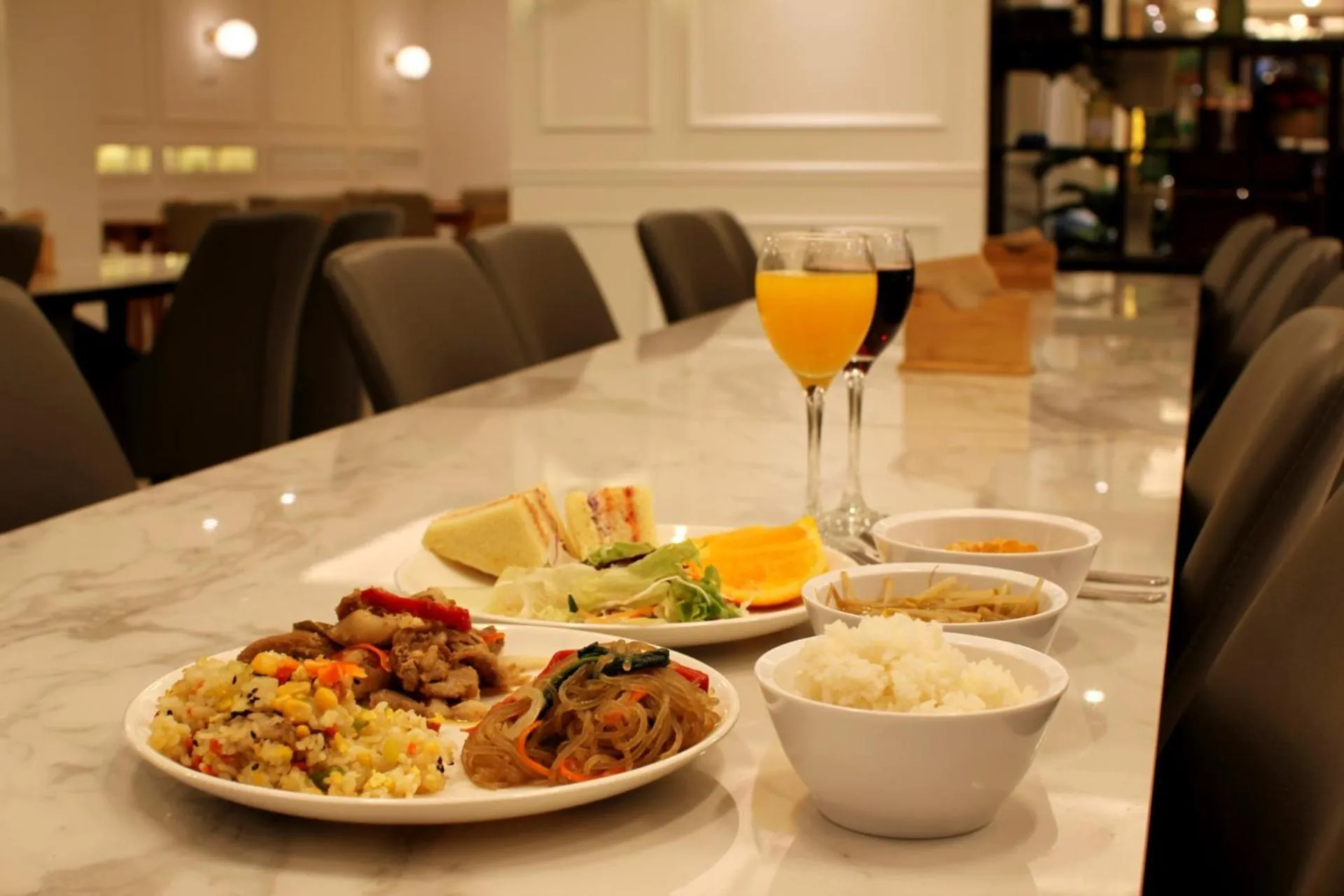 Restaurant/places to eat in Seattle B Hotel