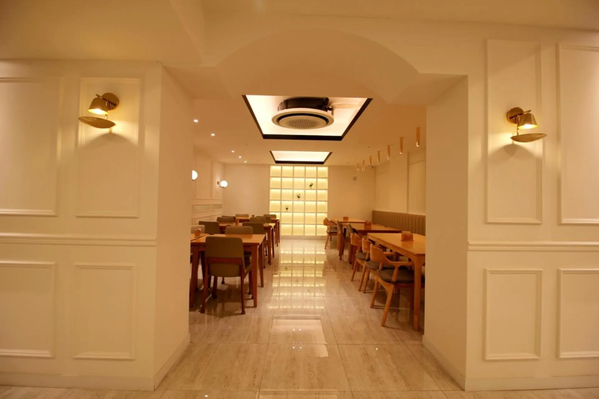 Restaurant/places to eat in Seattle B Hotel