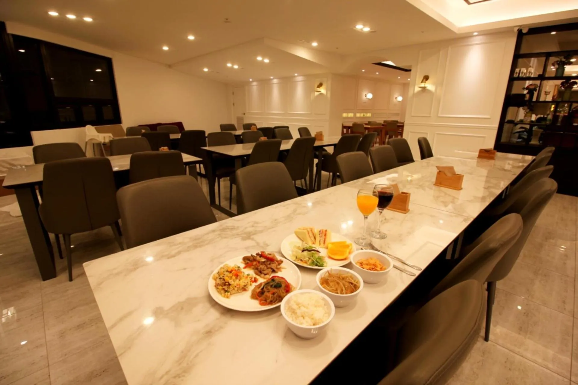 Restaurant/places to eat in Seattle B Hotel