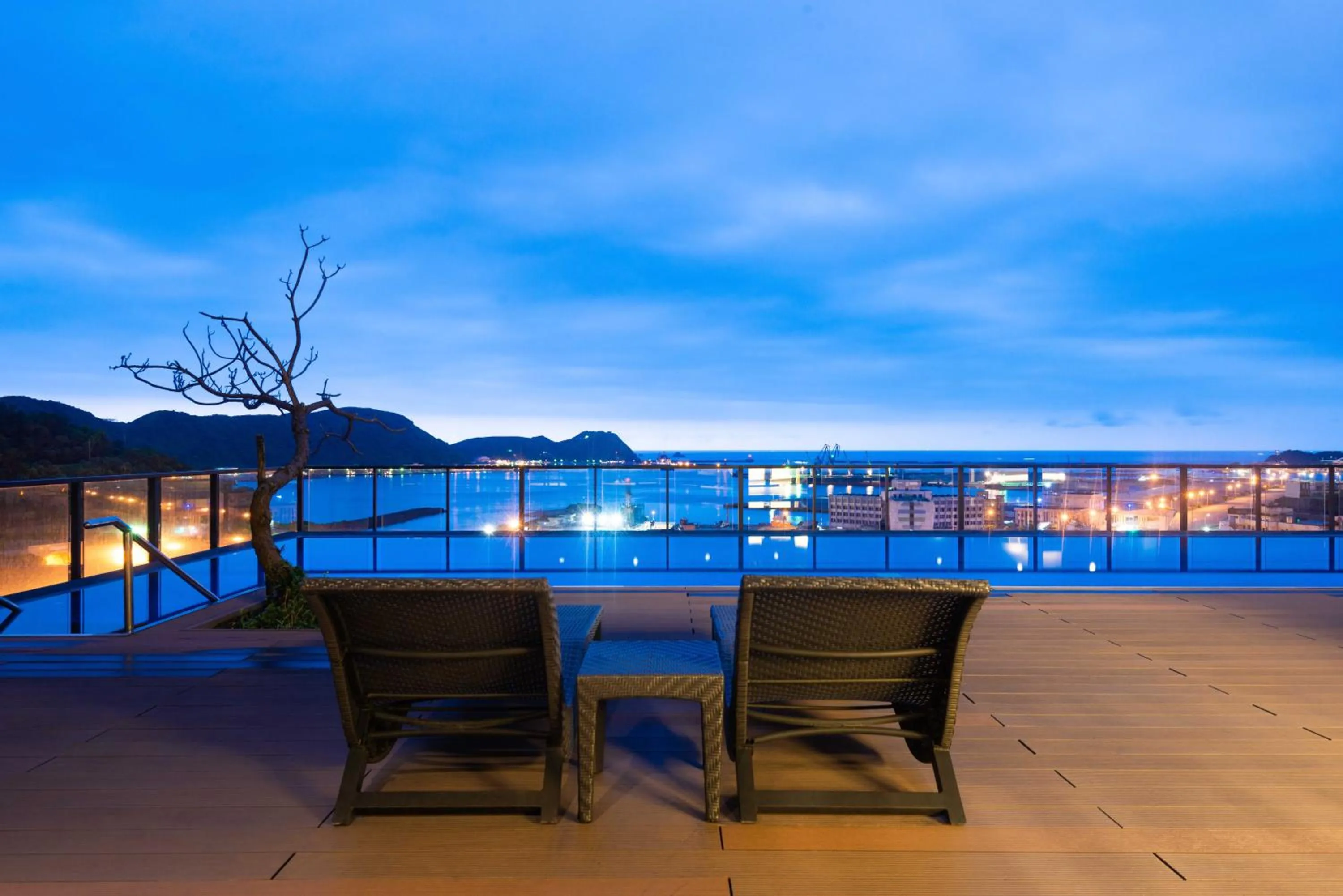 Swimming pool in Lakeshore Hotel Suao