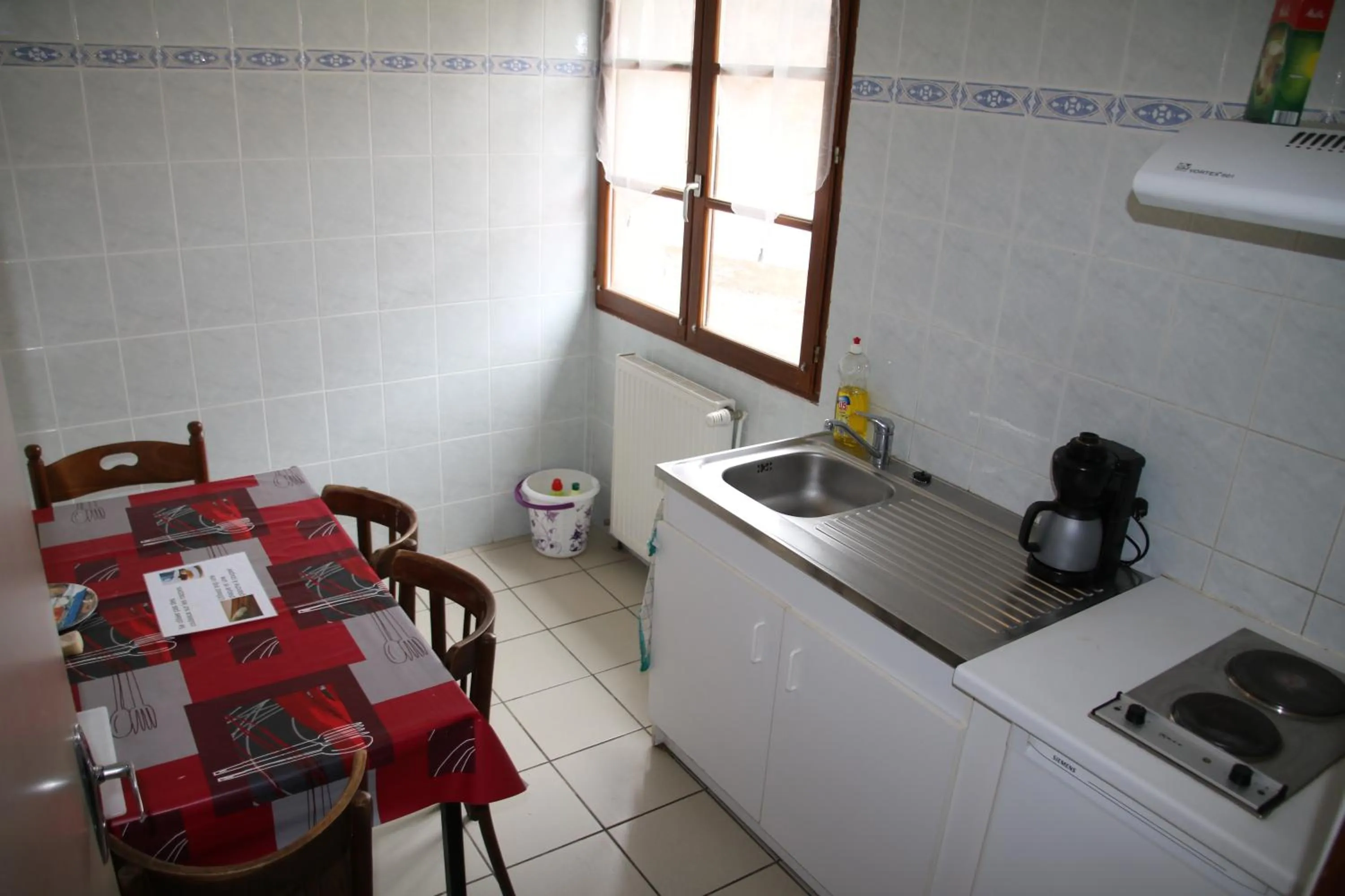 Communal kitchen in Gite et camping Ascou La Forge